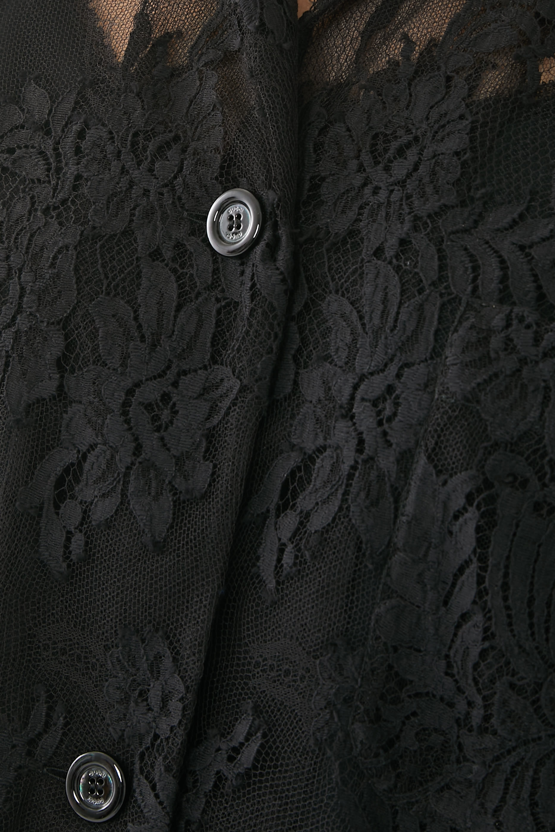 قميص دانتيل مزين بزهور