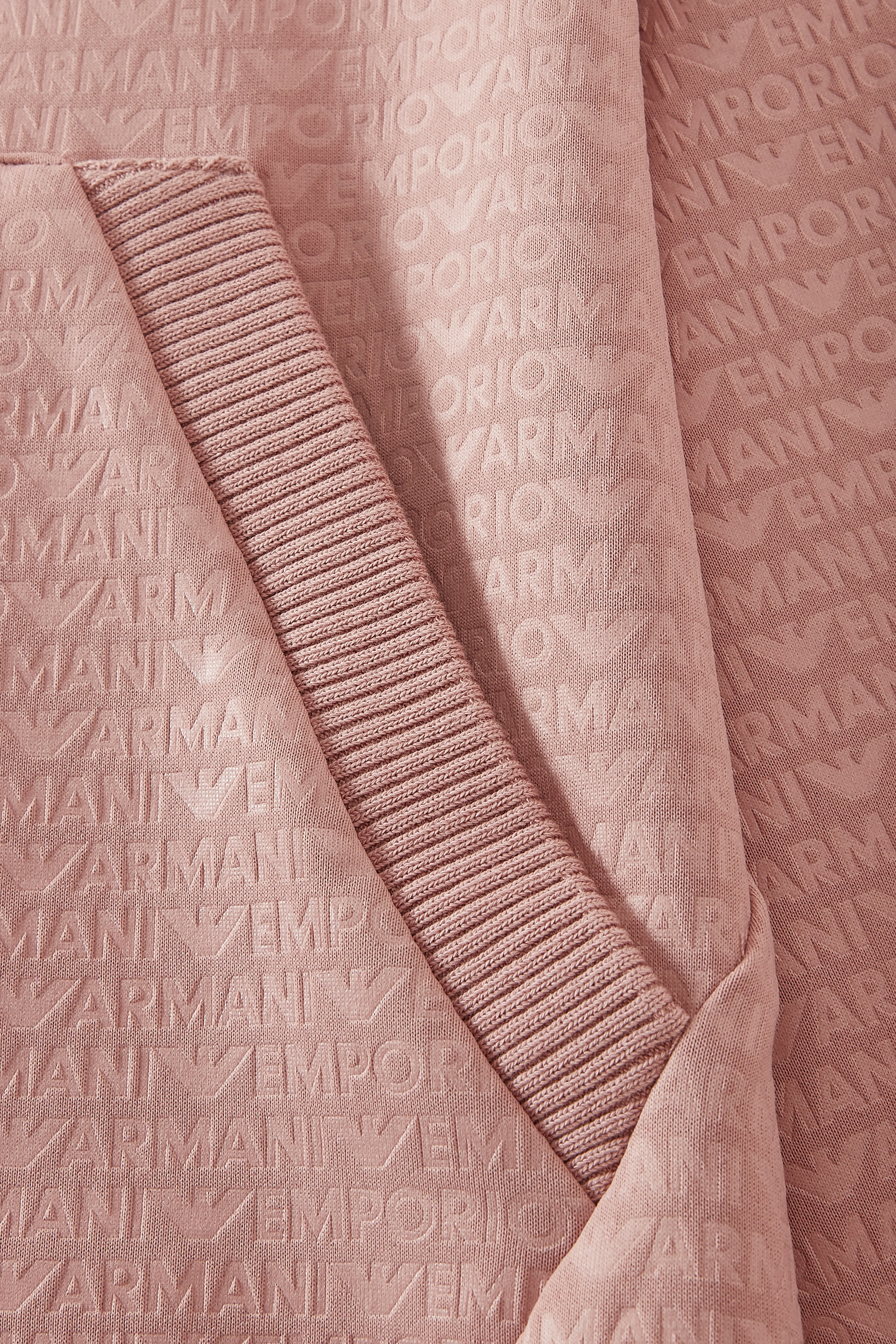 فستان بشعار الماركة جيرسيه