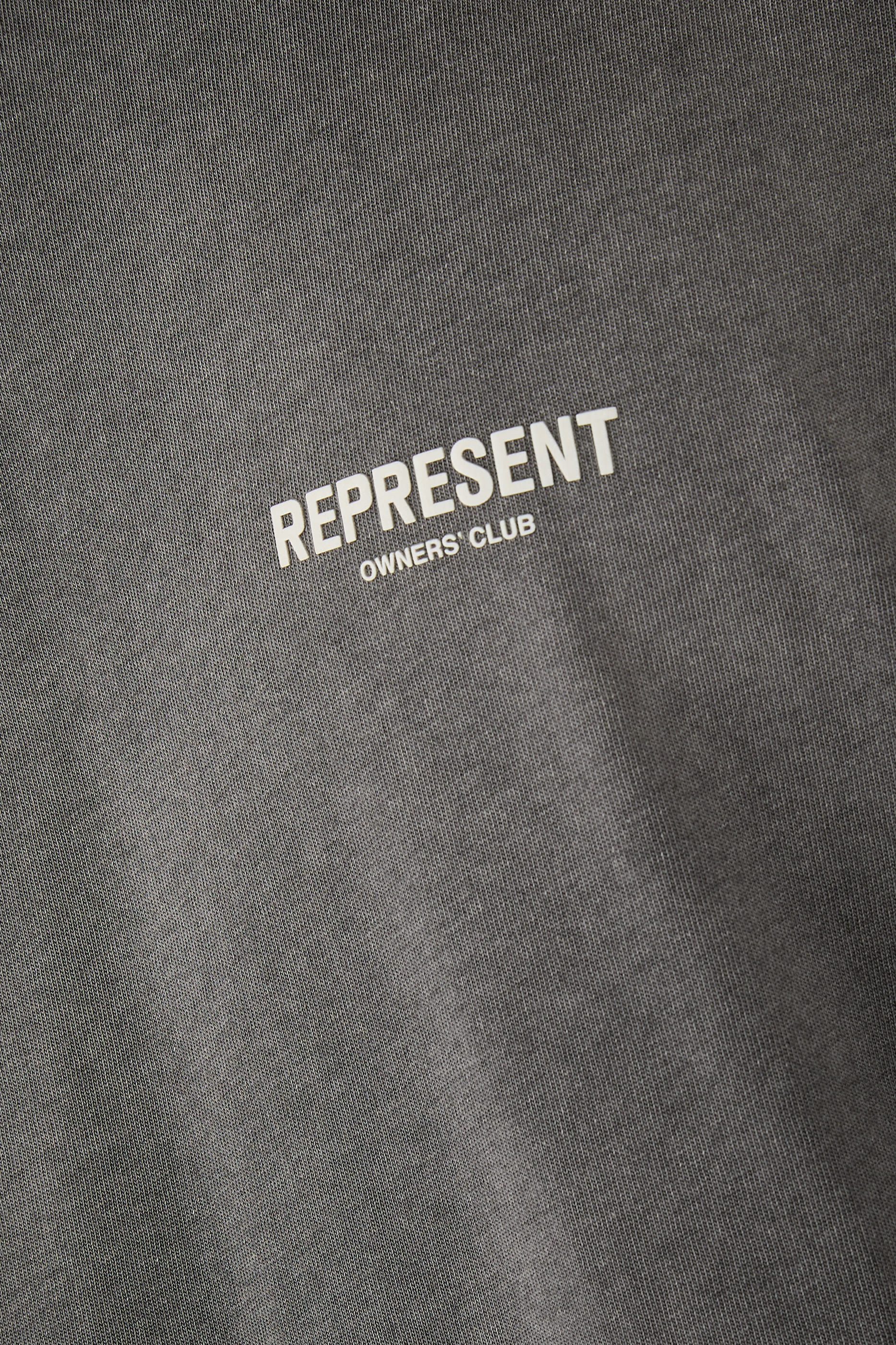 تيشيرت مزين بشعار أونرز كلوب