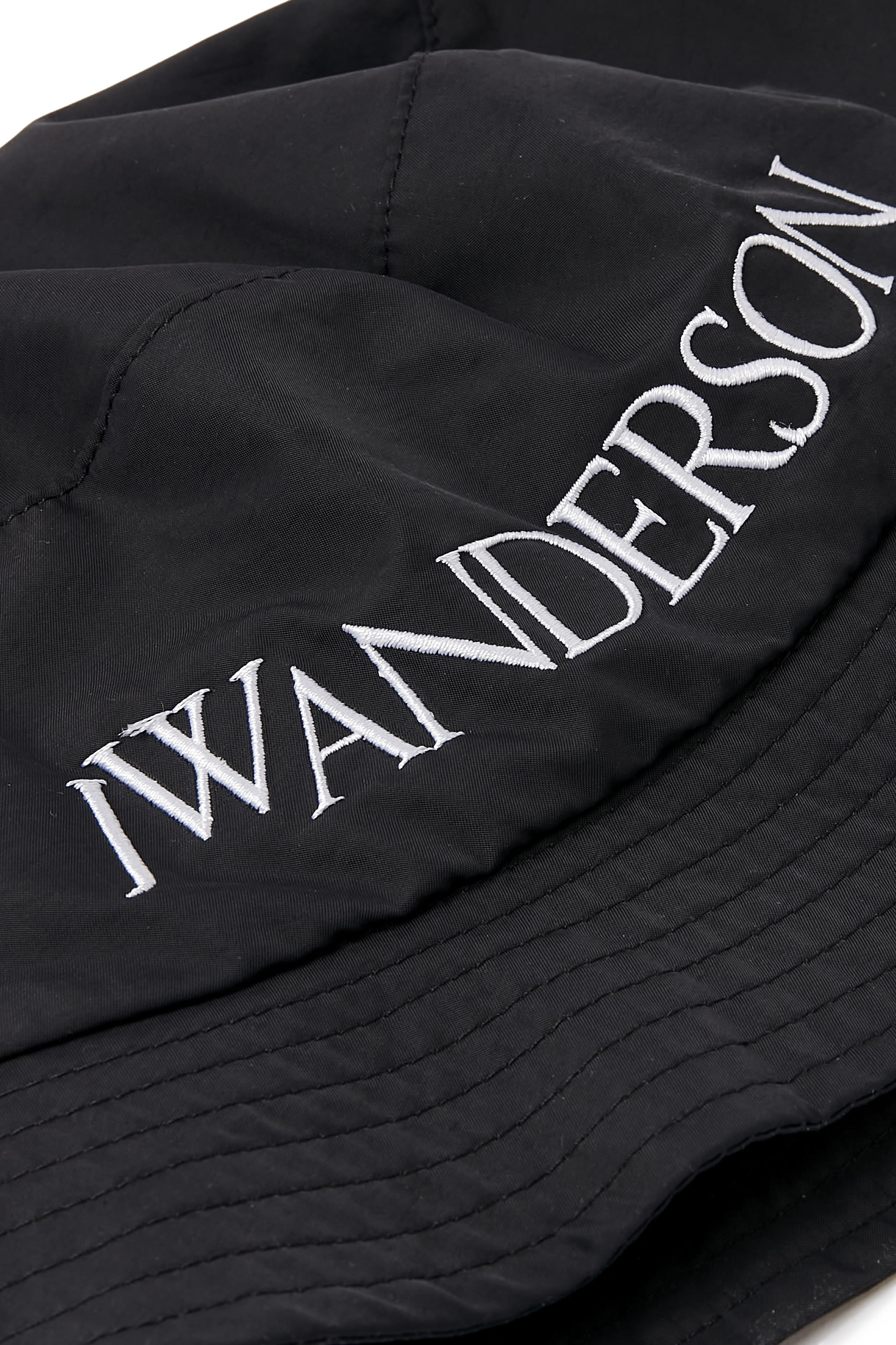 قبعة باكيت بشعار الماركة