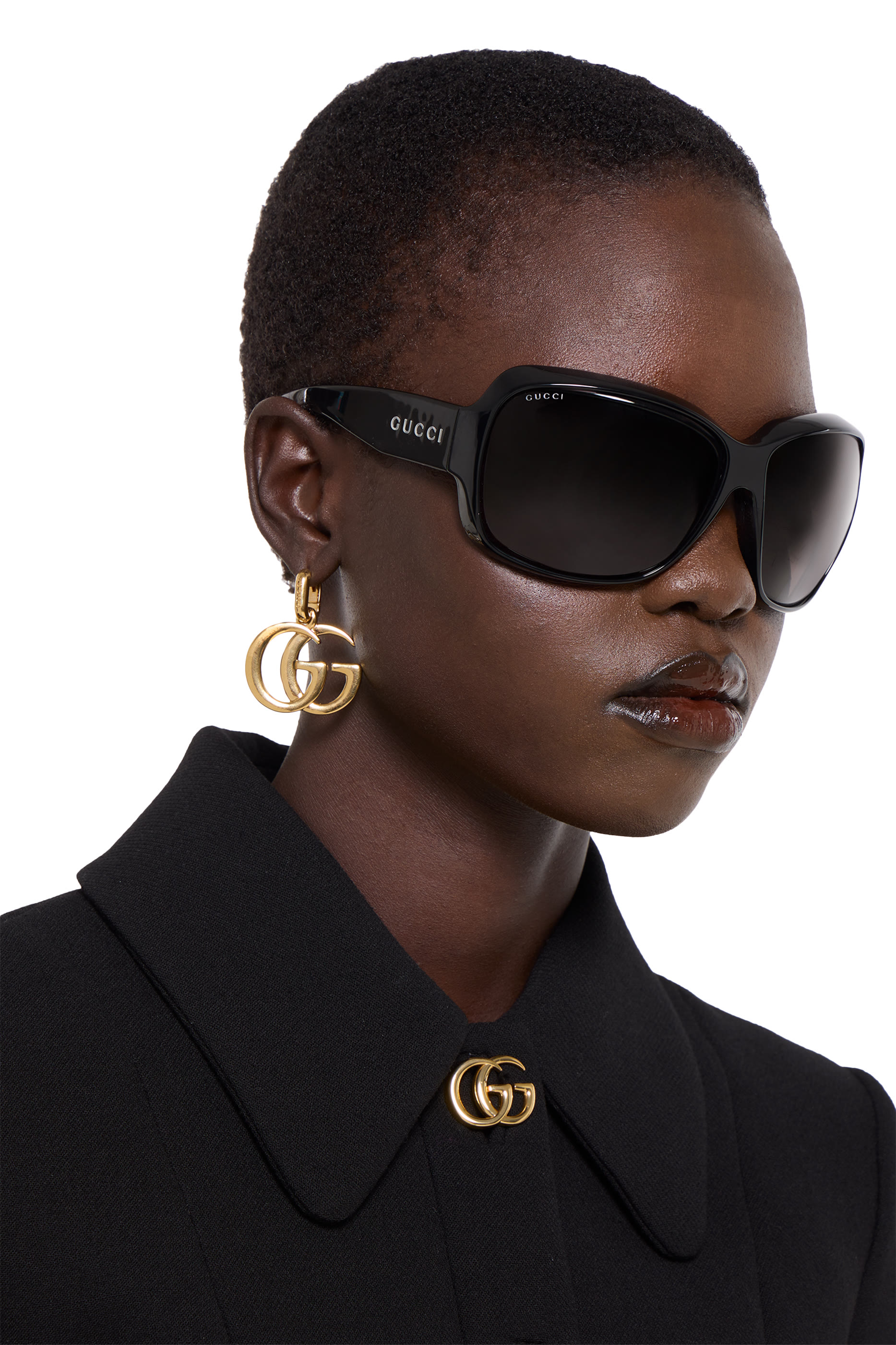 أقراط مارمونت صغيرة بشعار الماركة