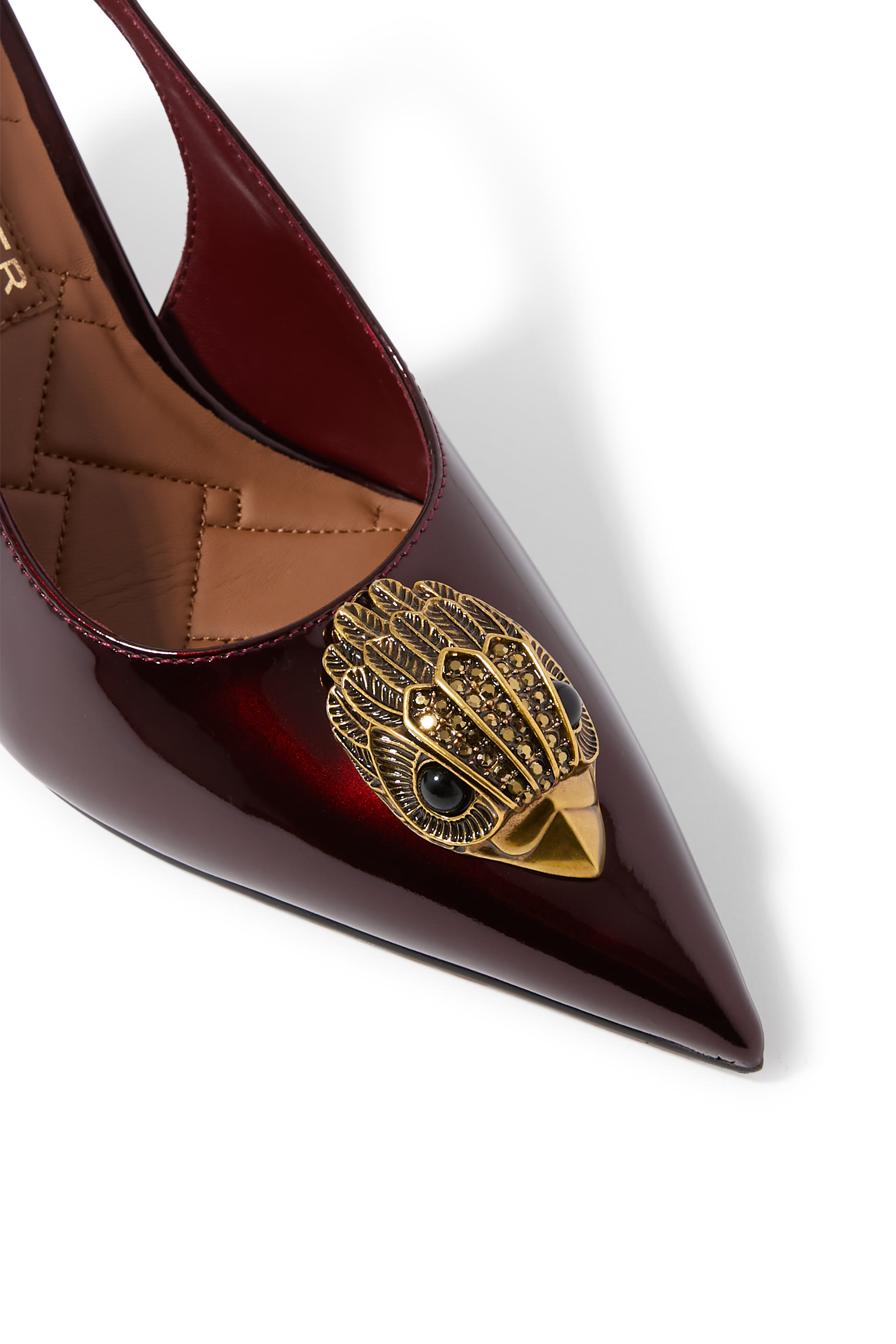 صندل بسير خلفي 85 باللون الأسود مزين بحلية النسر كبيرة