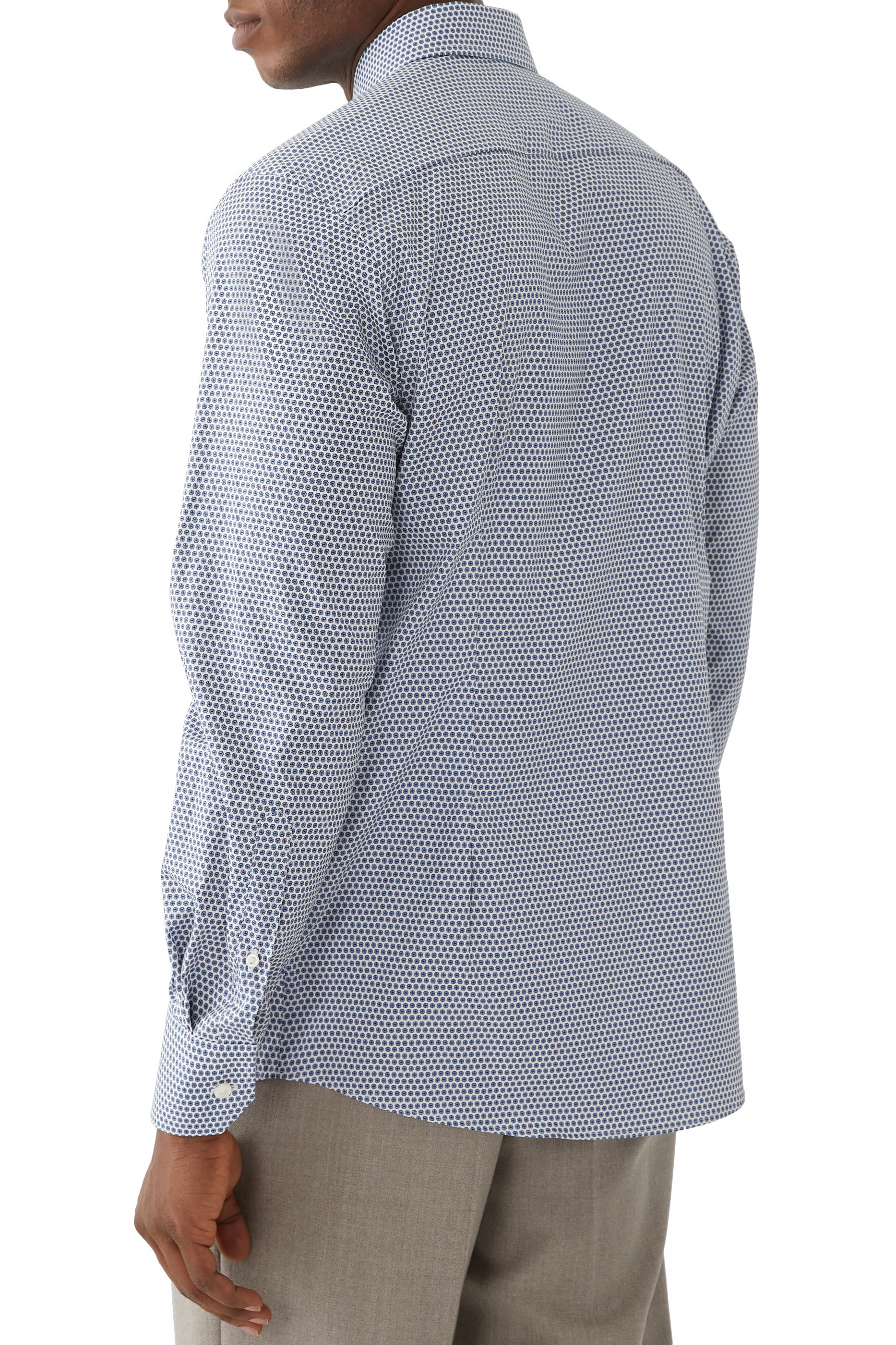 قميص بأكمام طويلة