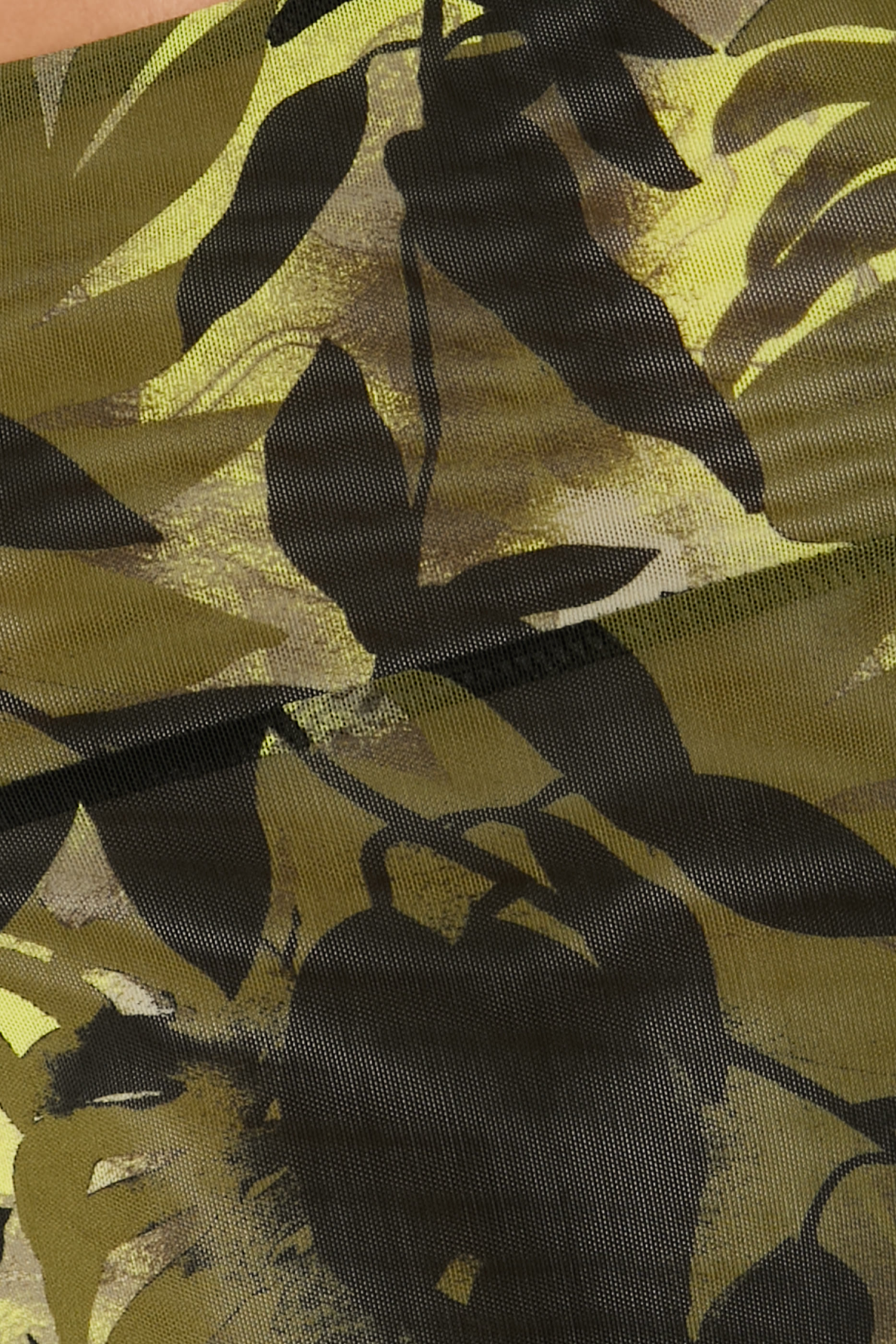 فستان طويل بحمالات رفيعة