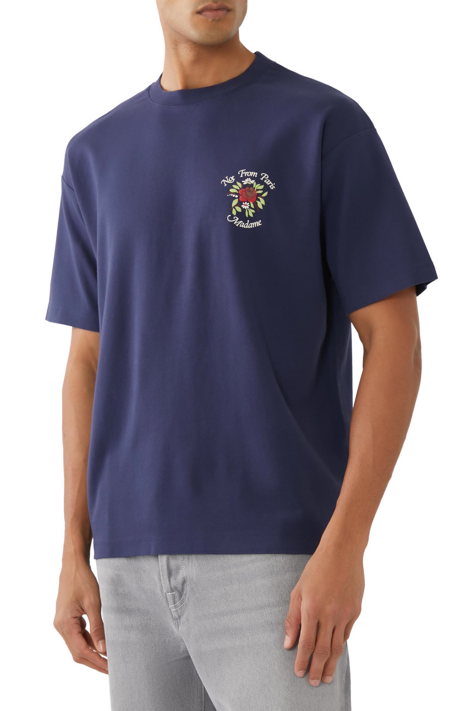 تيشيرت بنقشة زهرة وعبارة نصية