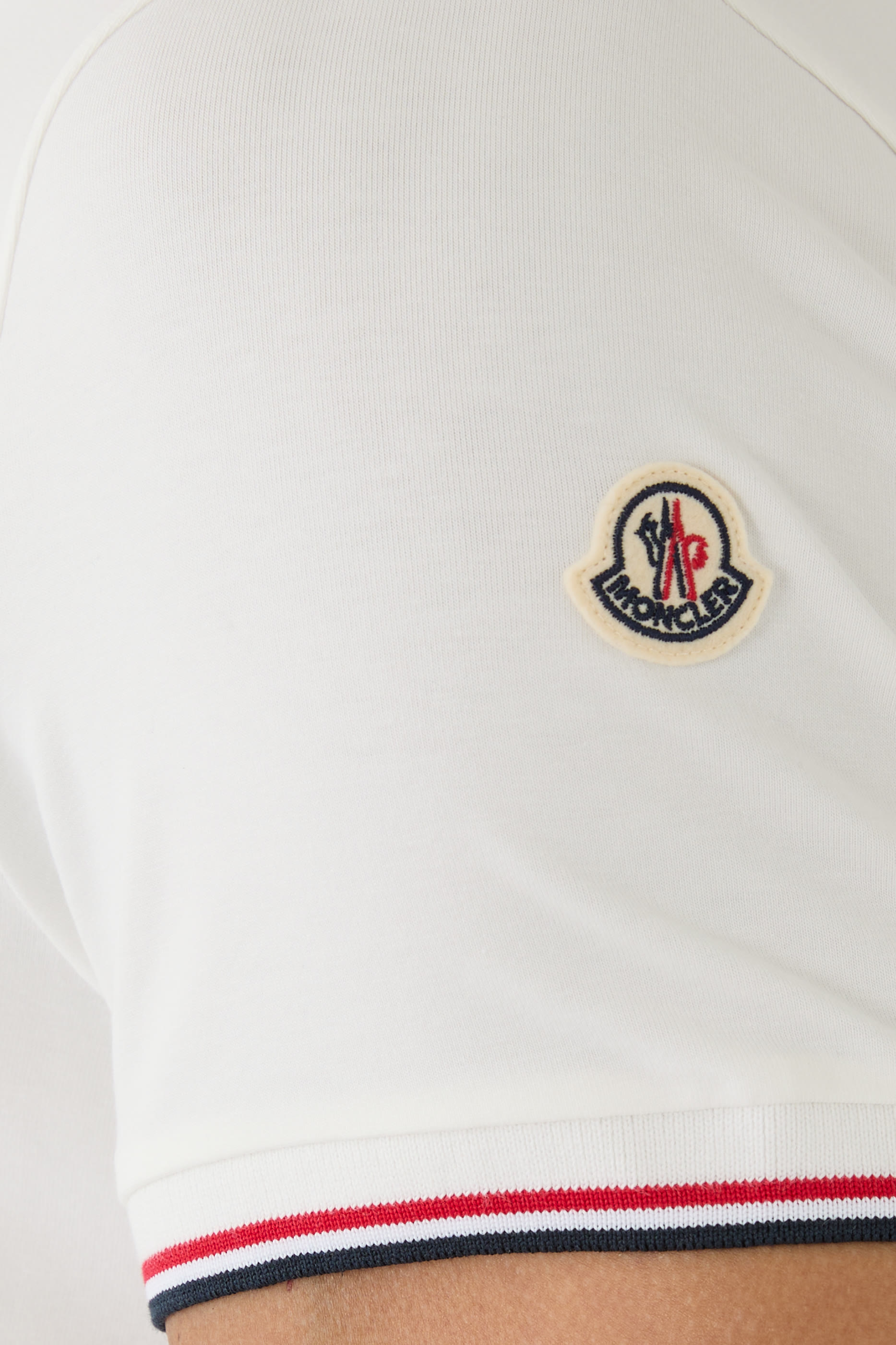 تيشيرت بشعار الماركة