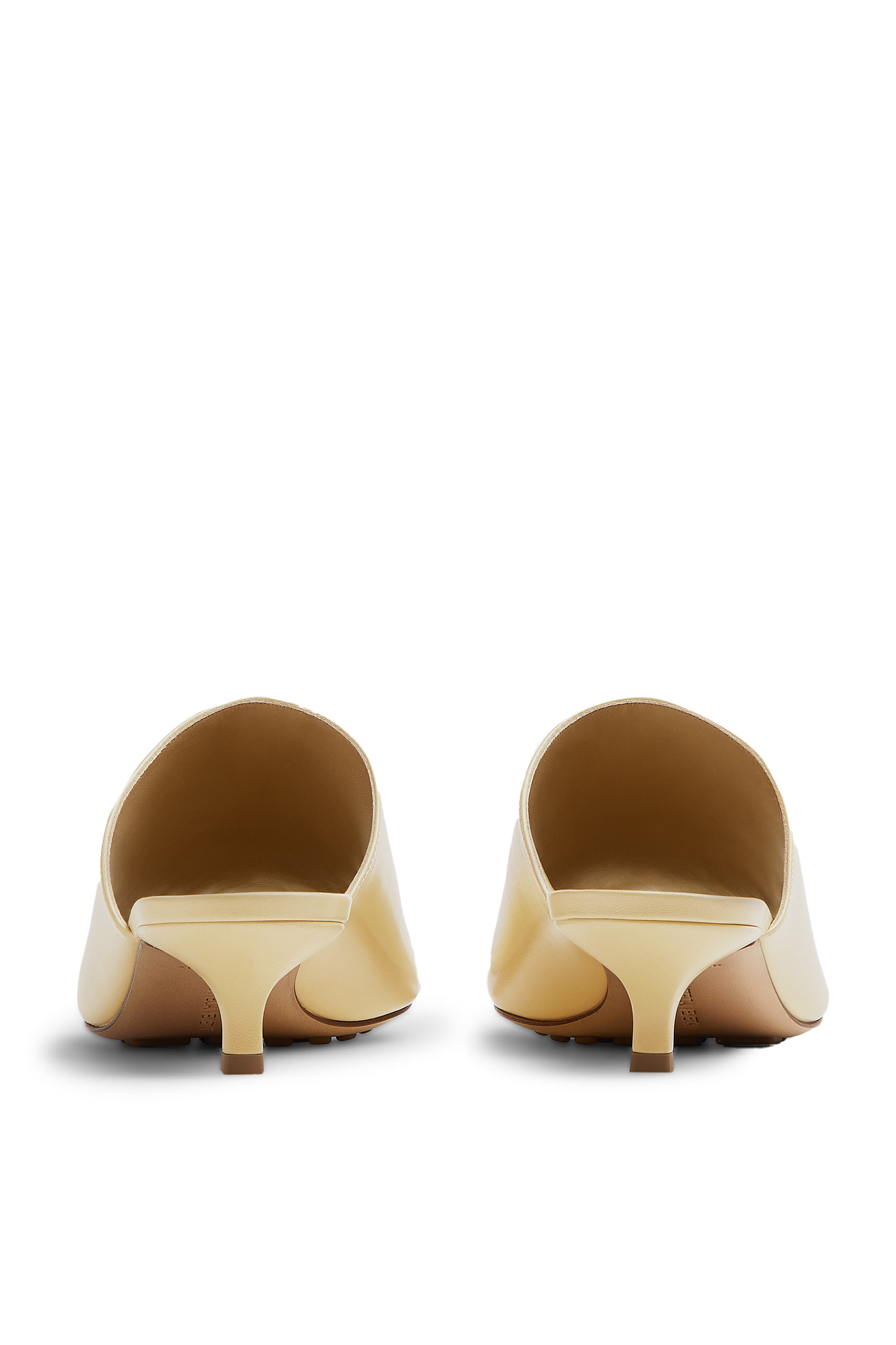 صندل مفتوح من الخلف جلد مرن