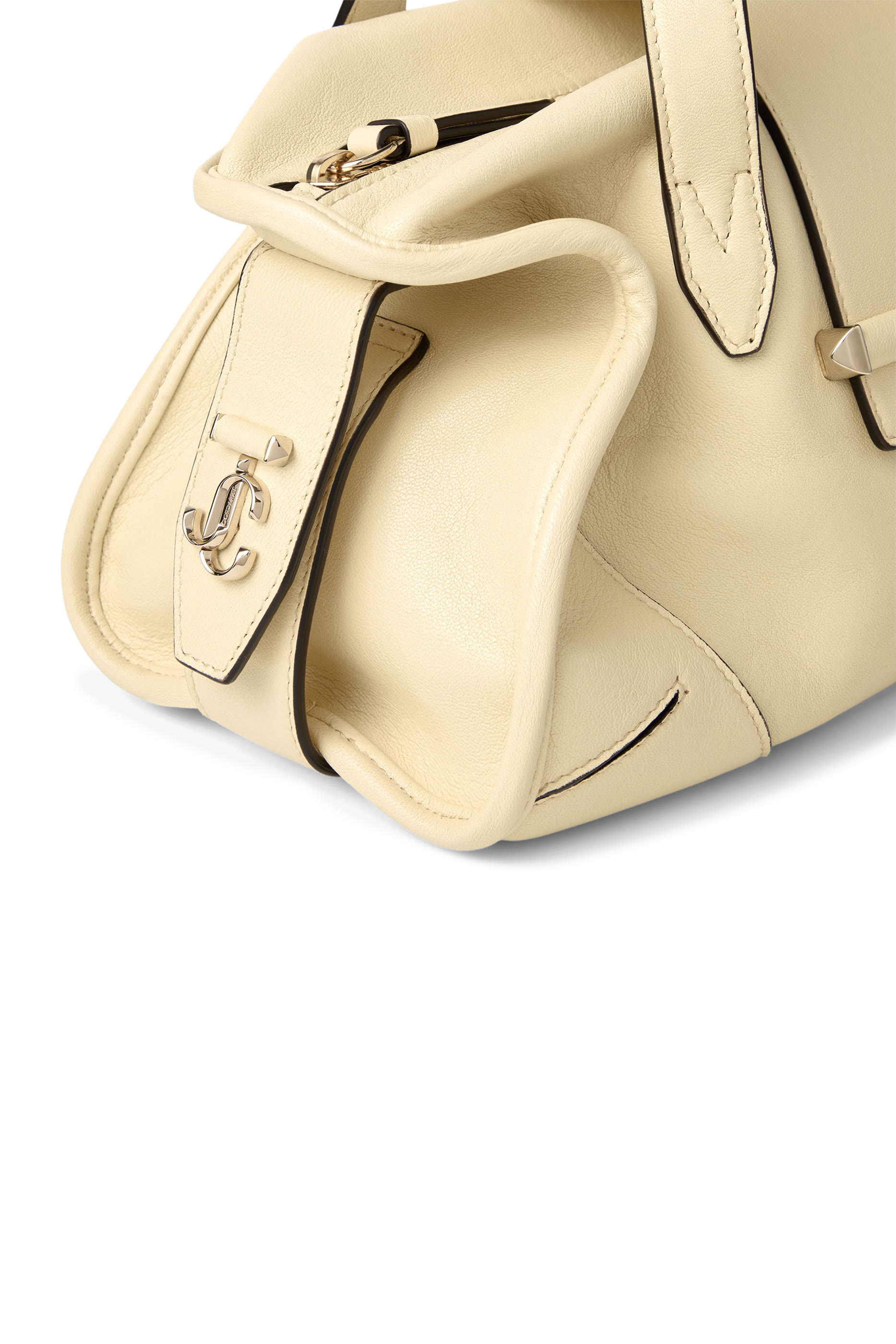 حقيبة فيلو صغيرة بيد علوية وحلية بتصميم قضيب