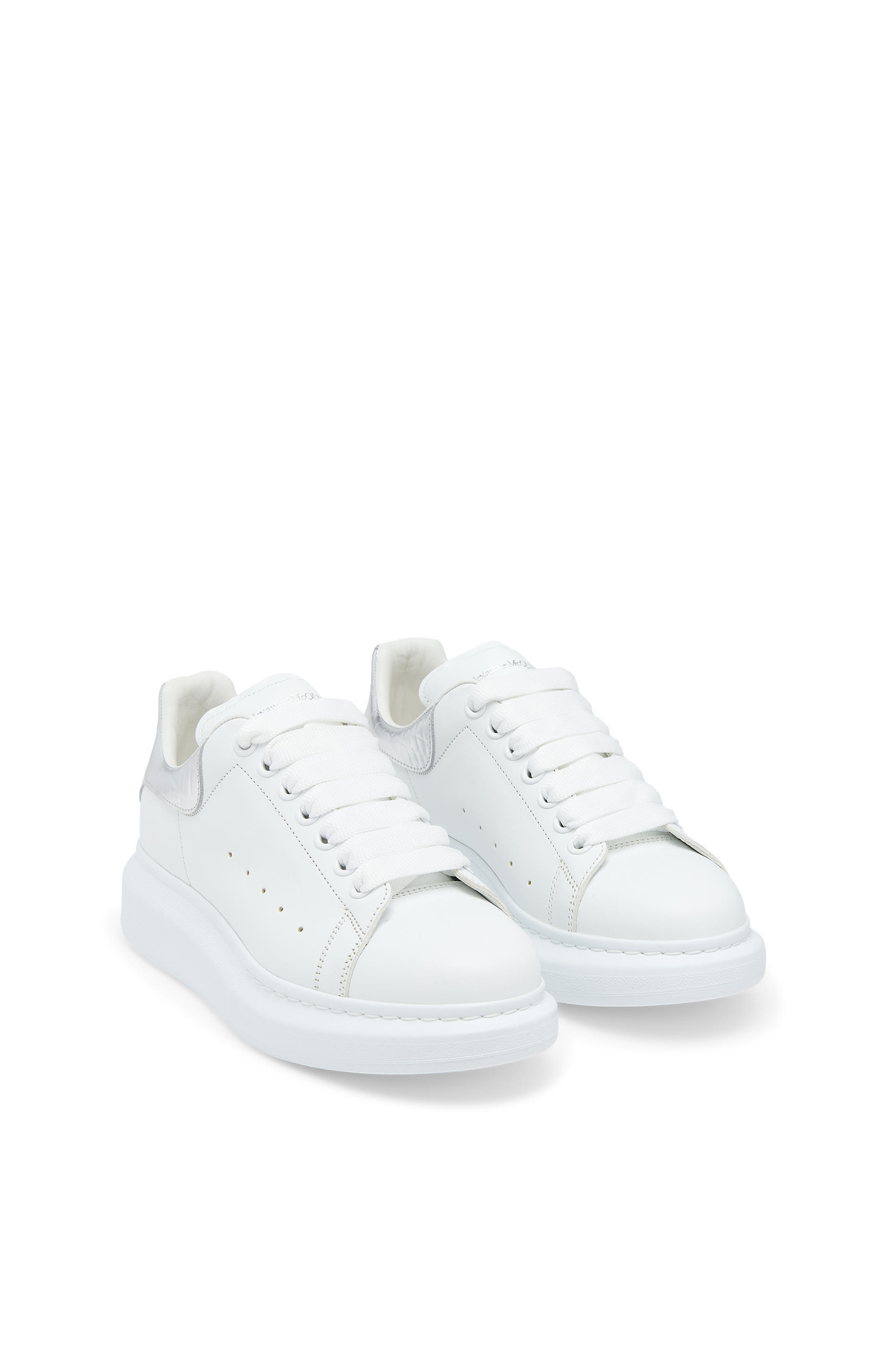 سنيكرز كبير