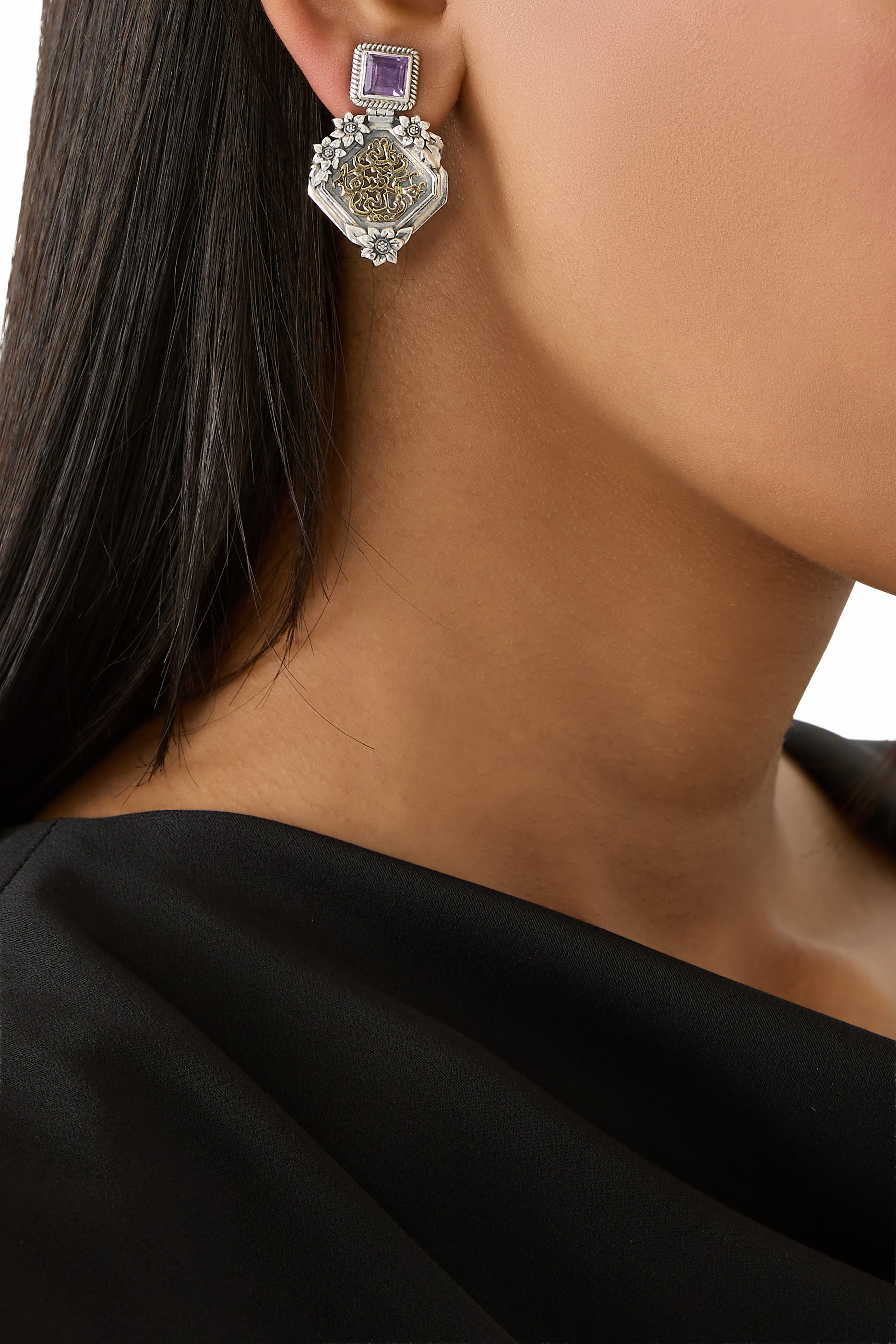 أقراط نزار قباني مرصعة بحجر العقيق، ذهب أصفر عيار 18 قيراط وفضة إسترلينية