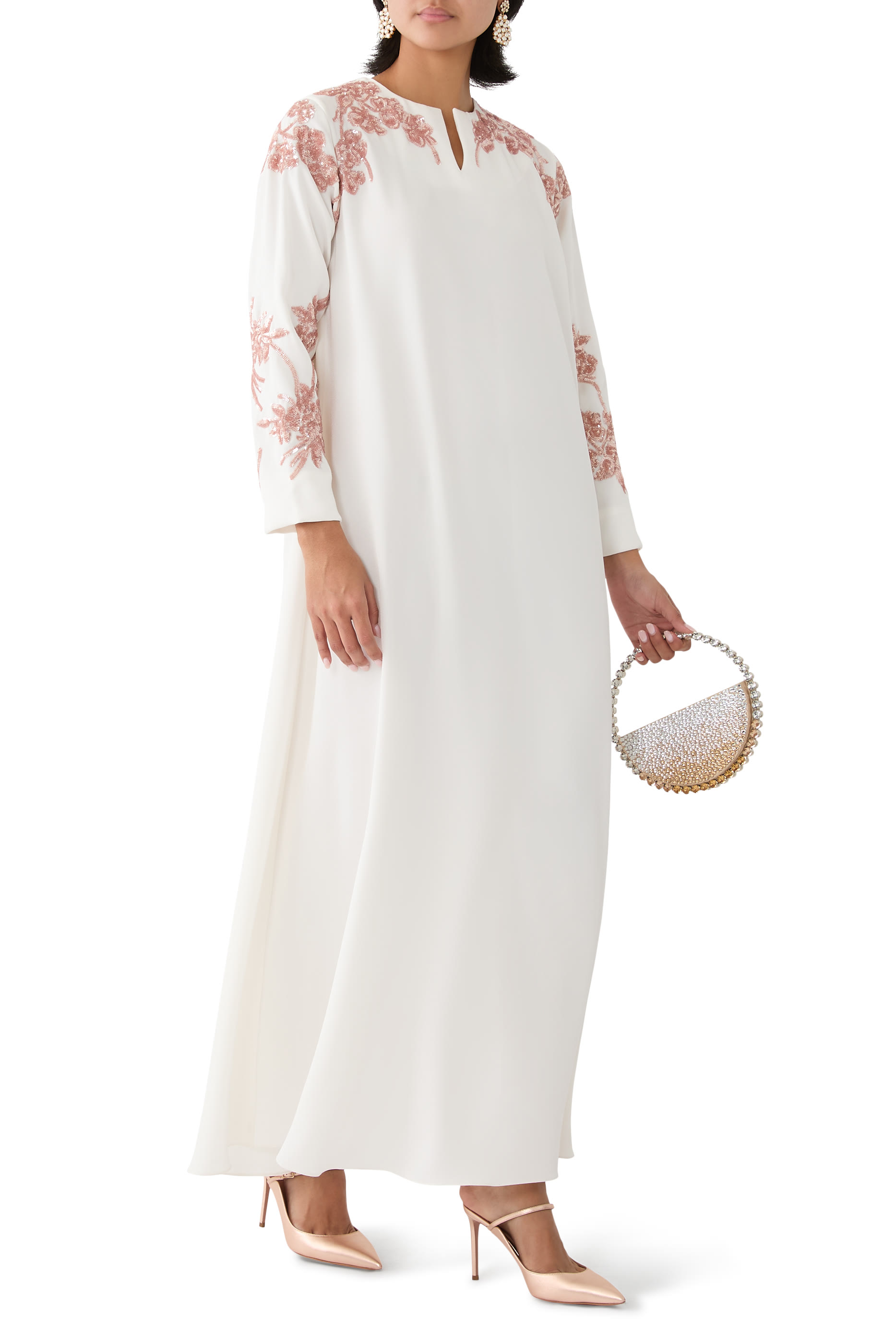 فستان طويل مطرز بالترتر