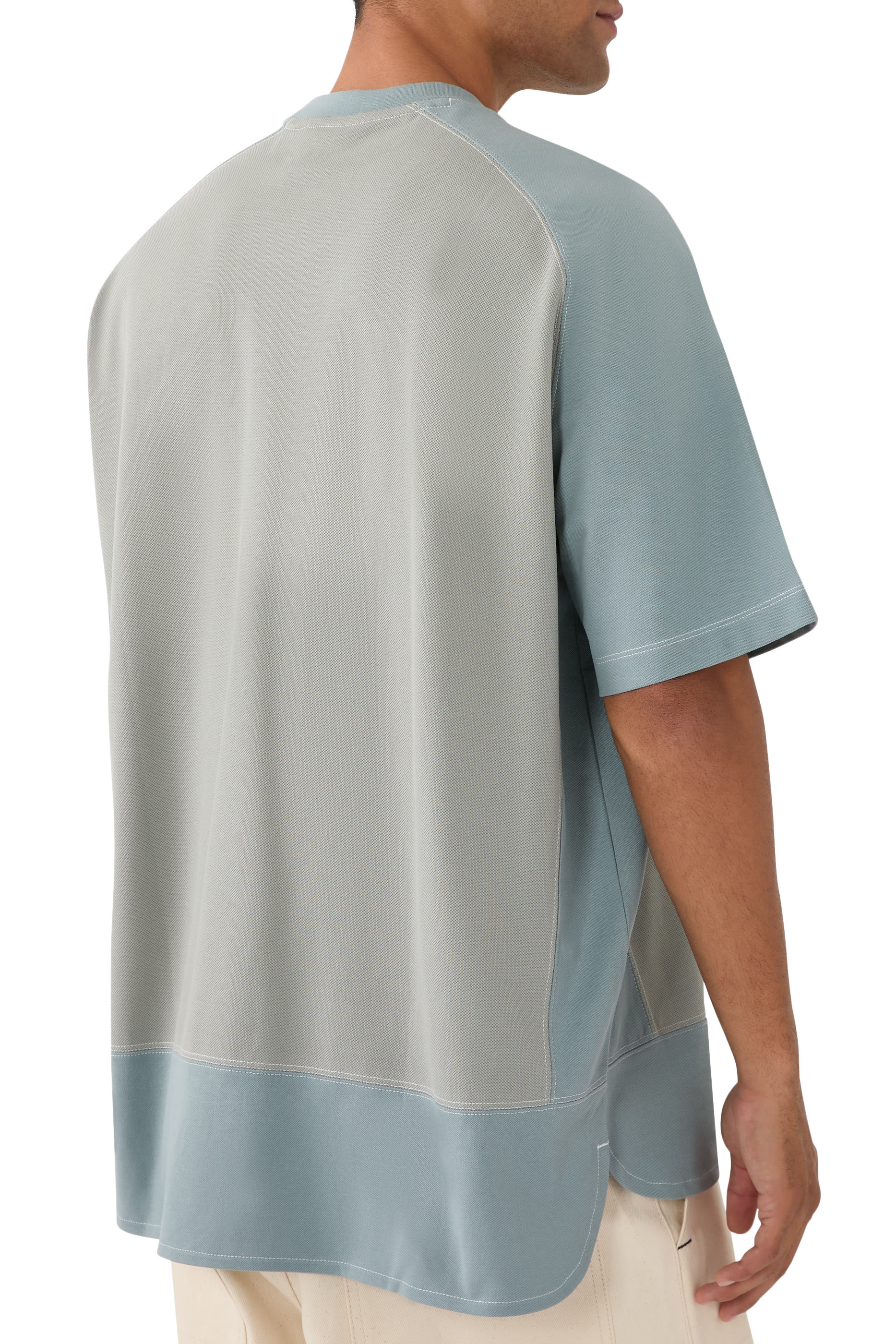 تيشيرت بلونين وشعار الماركة