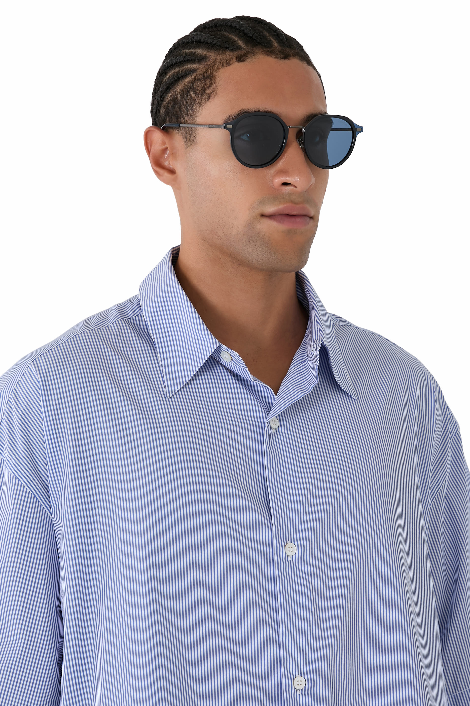 نظارة شمسية بإطار دائري معدني وذراعين بتصميم متقاطع