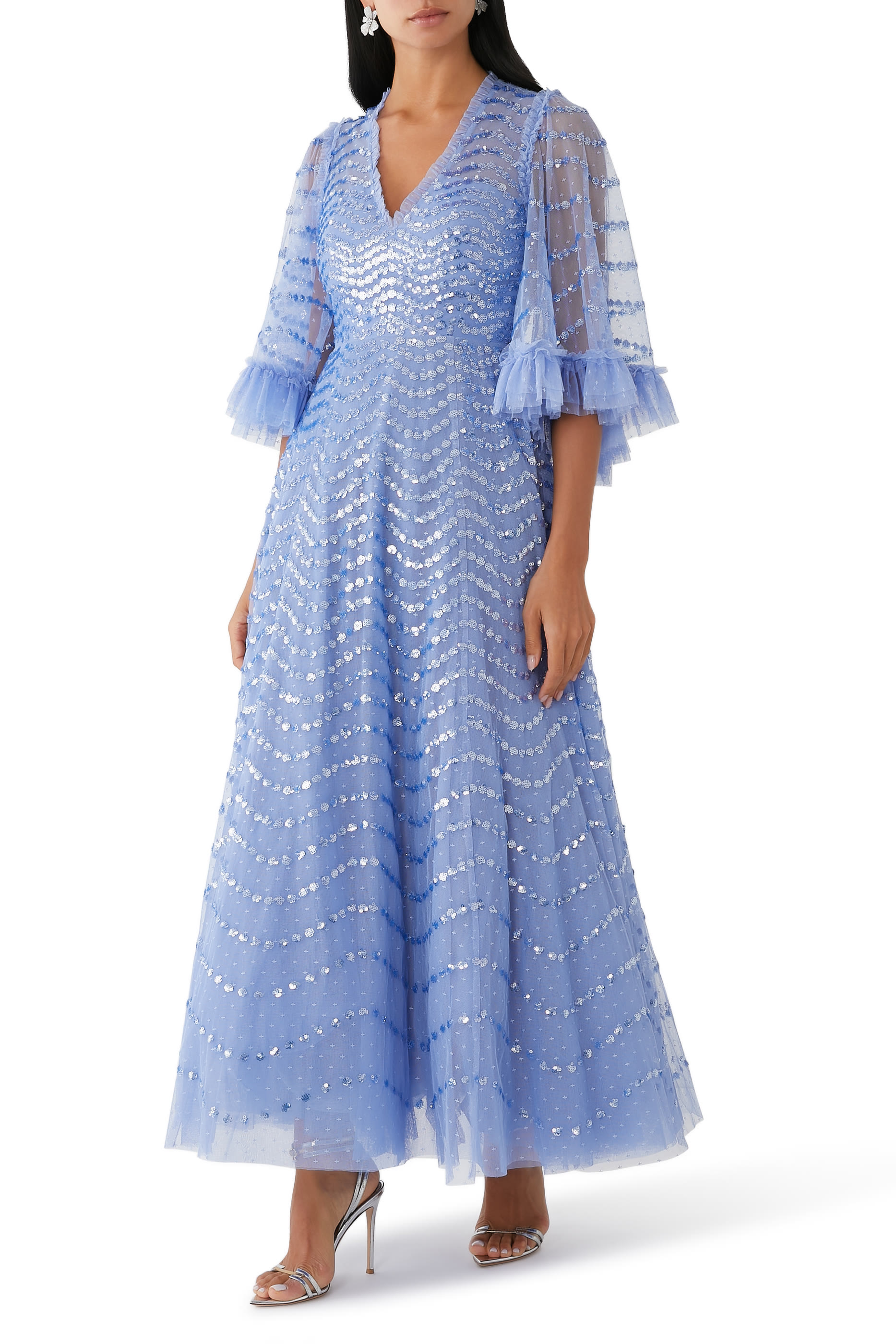 فستان سهرة بطول الكاحل وياقة V وتطريزات مموجة بالترتر