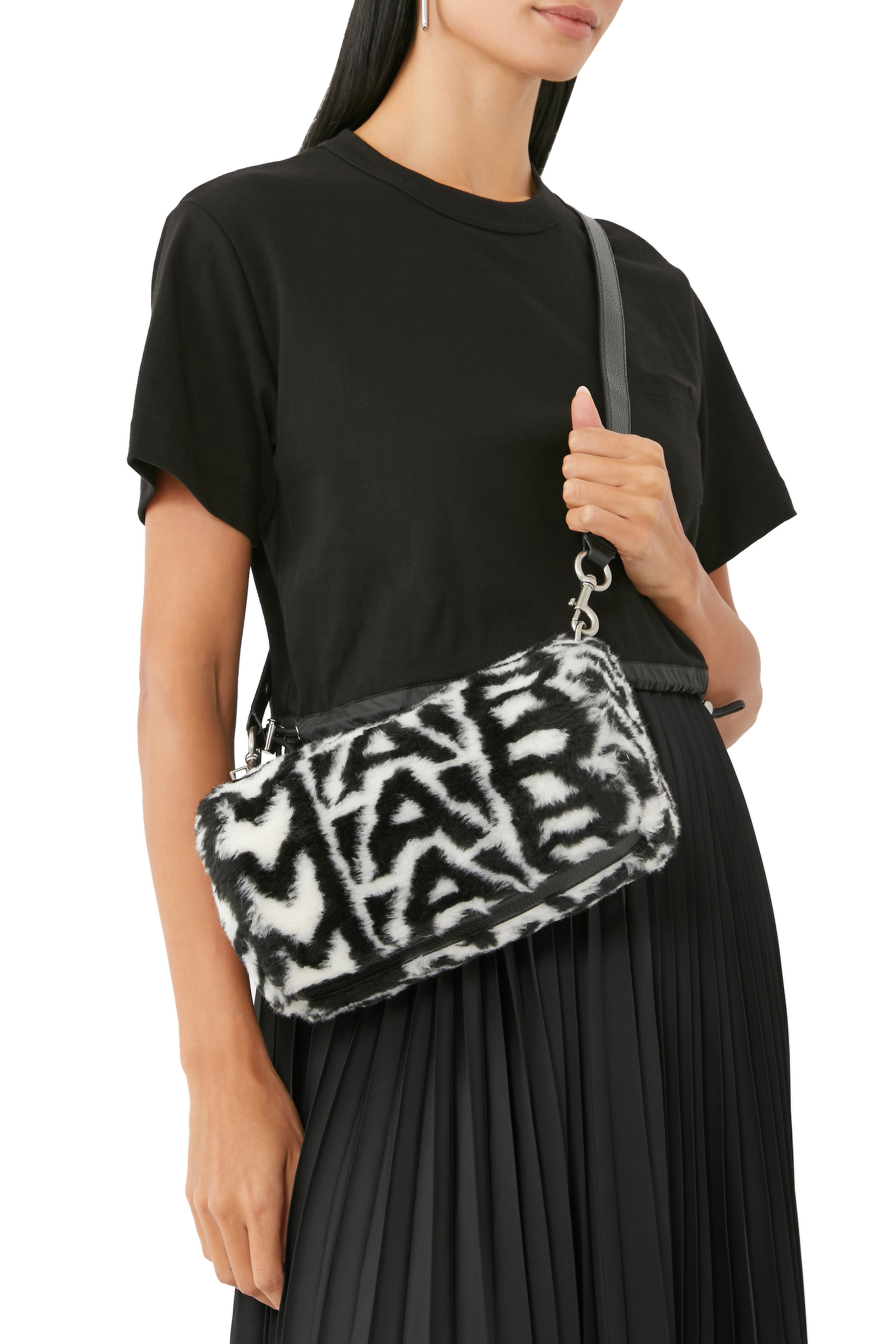 حقيبة دافل بنقشة حروف شعار الماركة قماش