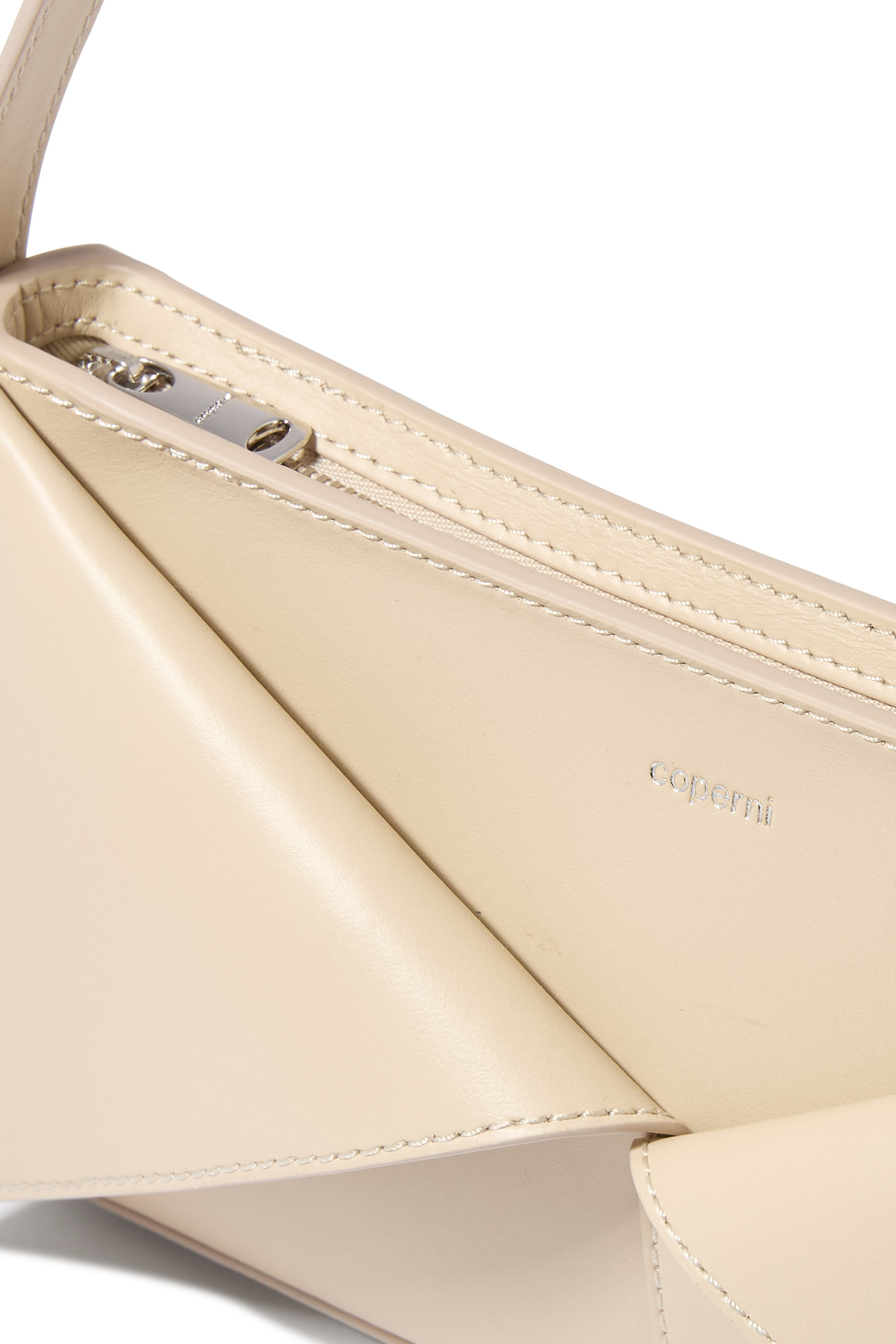 حقيبة كتف بشعار الماركة جلد