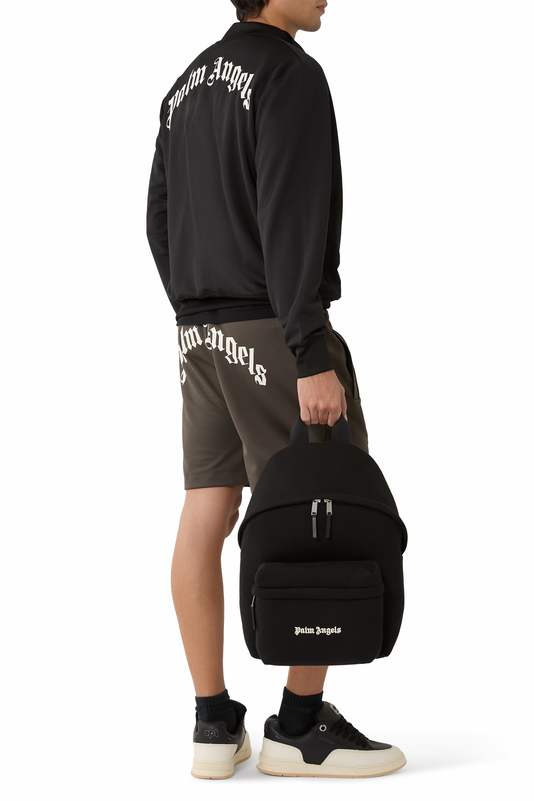 جاكيت رياضي بشعار الماركة بتصميم مقوس في الخلف