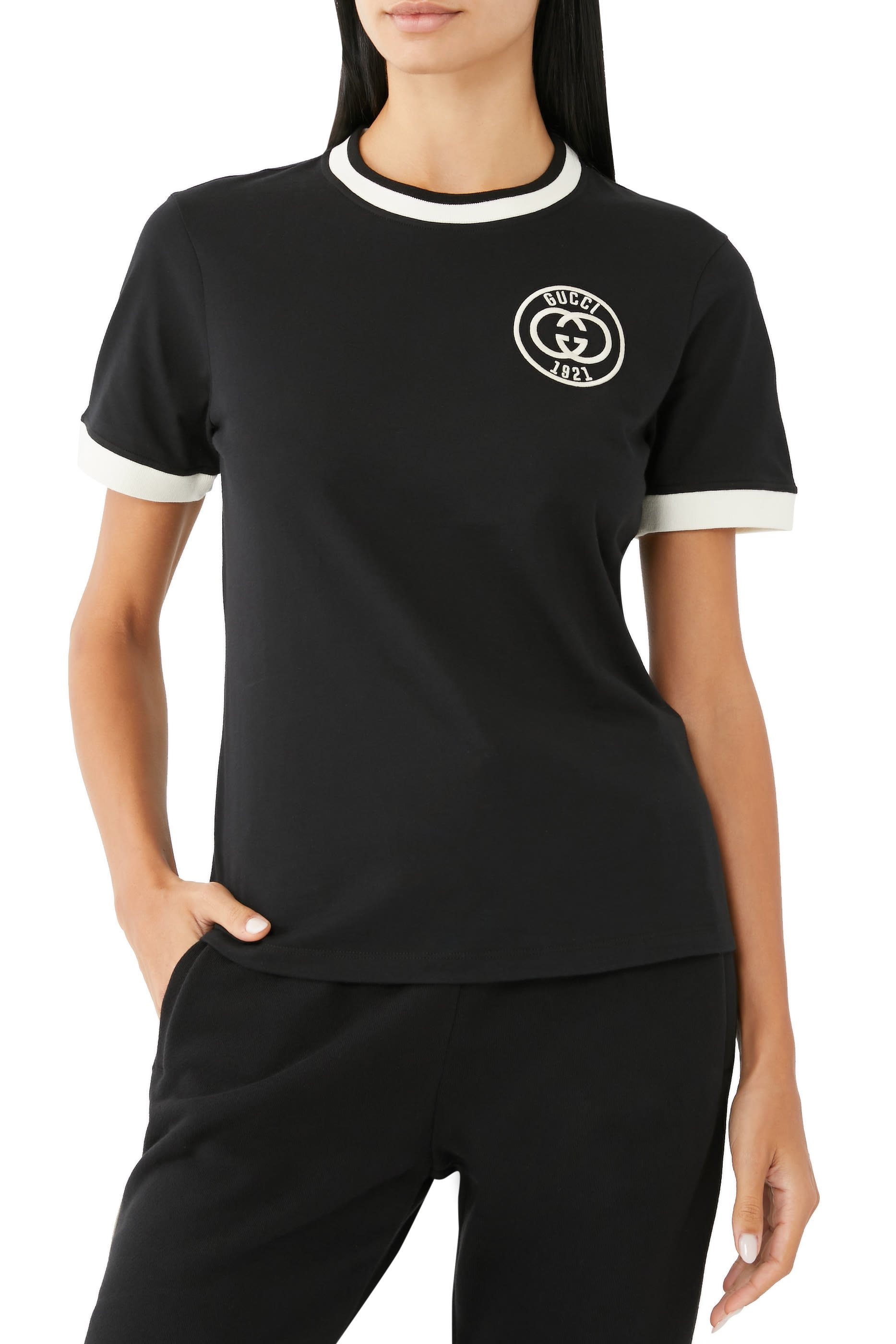 تيشيرت بحواف مخططة