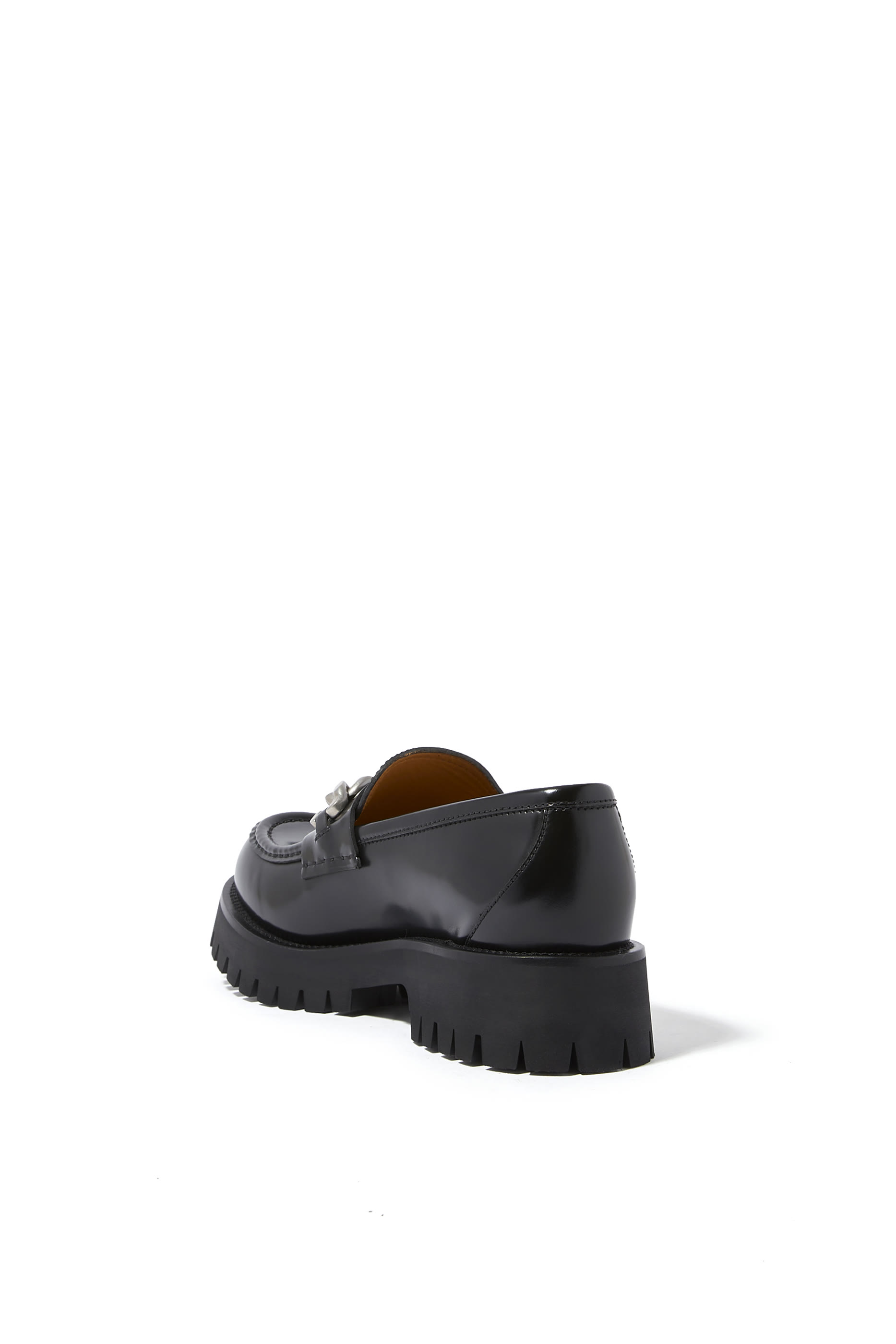 حذاء سهل الإرتداء بحلية حرفي شعار الماركة بتصميم متداخل جلد