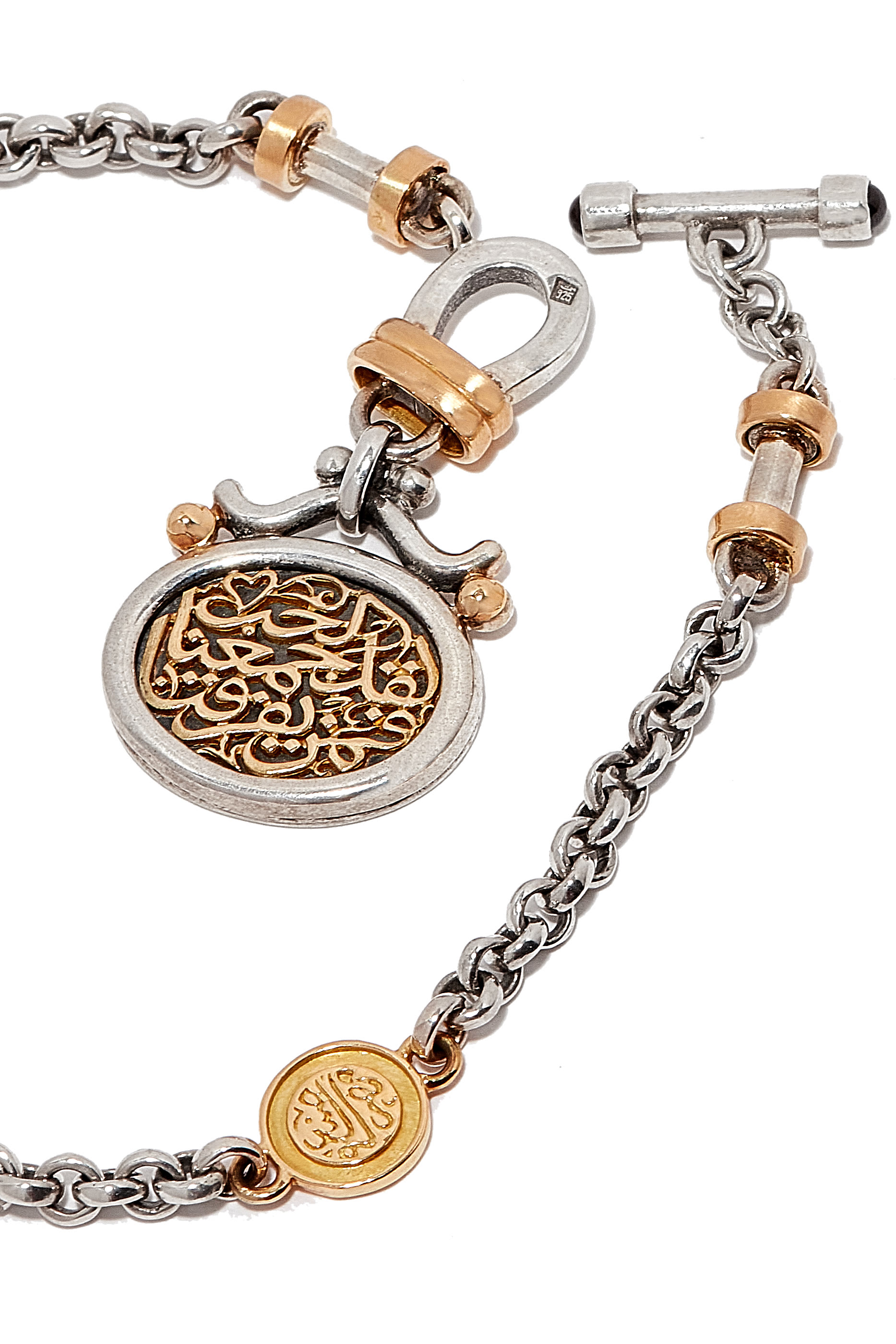 سوار مزين بعقيق وعبارة حب وقفل على شكل حرف T ذهب عيار 18