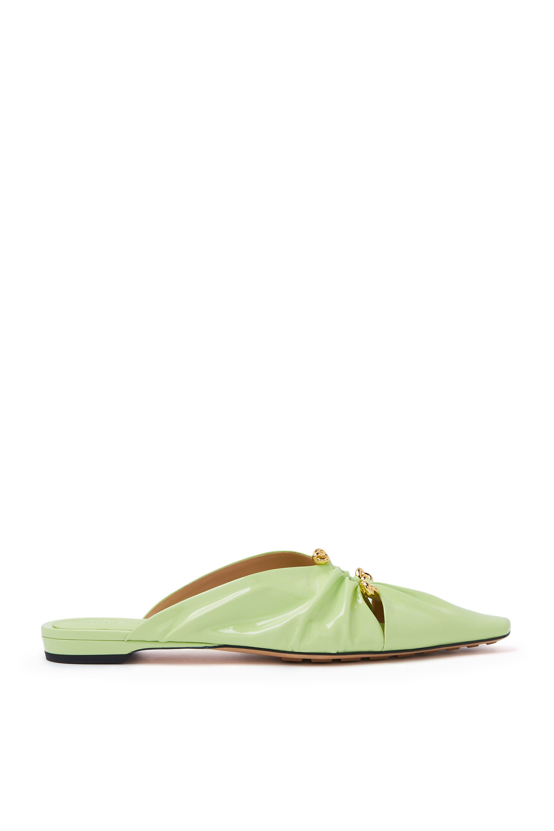 حذاء باني مفتوح من الخلف بكعب مسطح