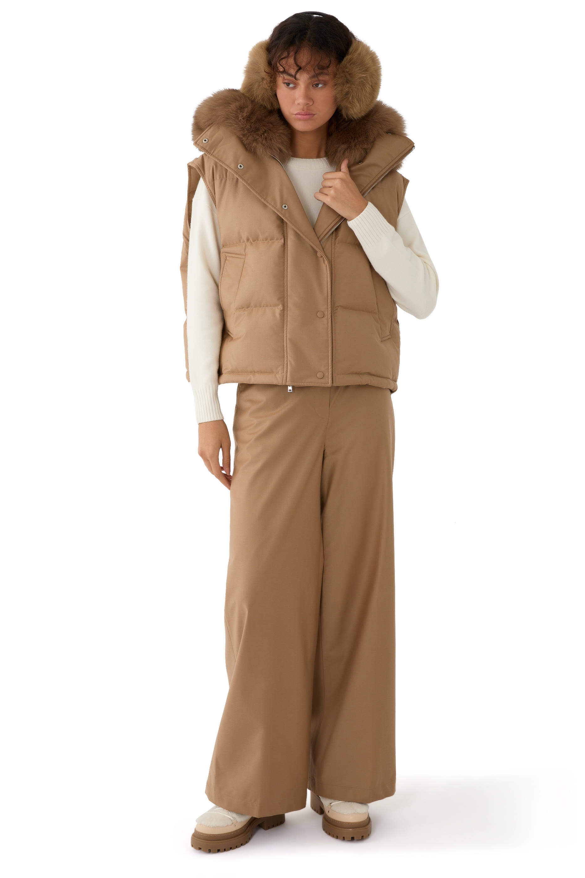 بنطال بقصة ساق واسعة