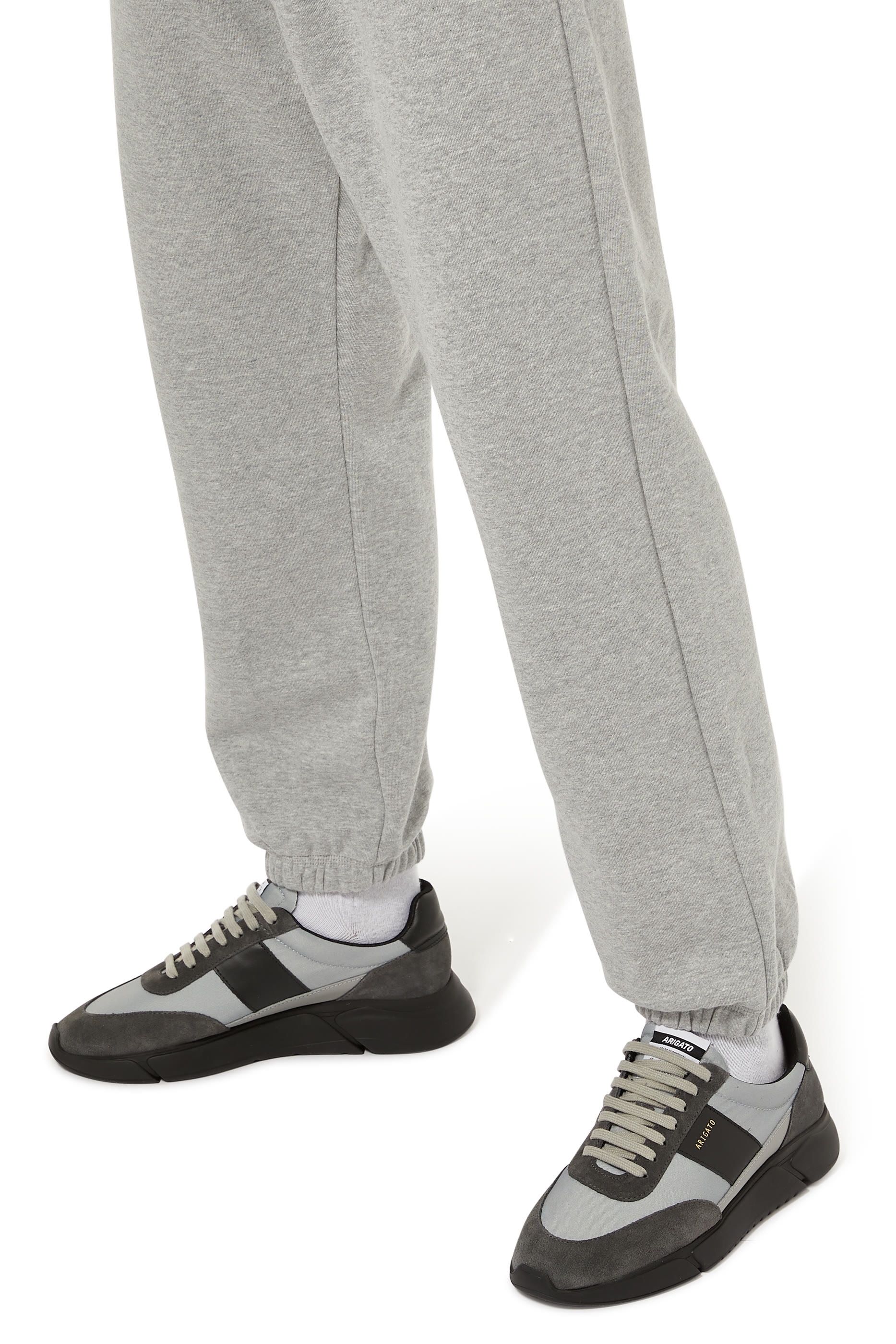 سنيكرز جينسس للجري جلد بتصميم كلاسيكي