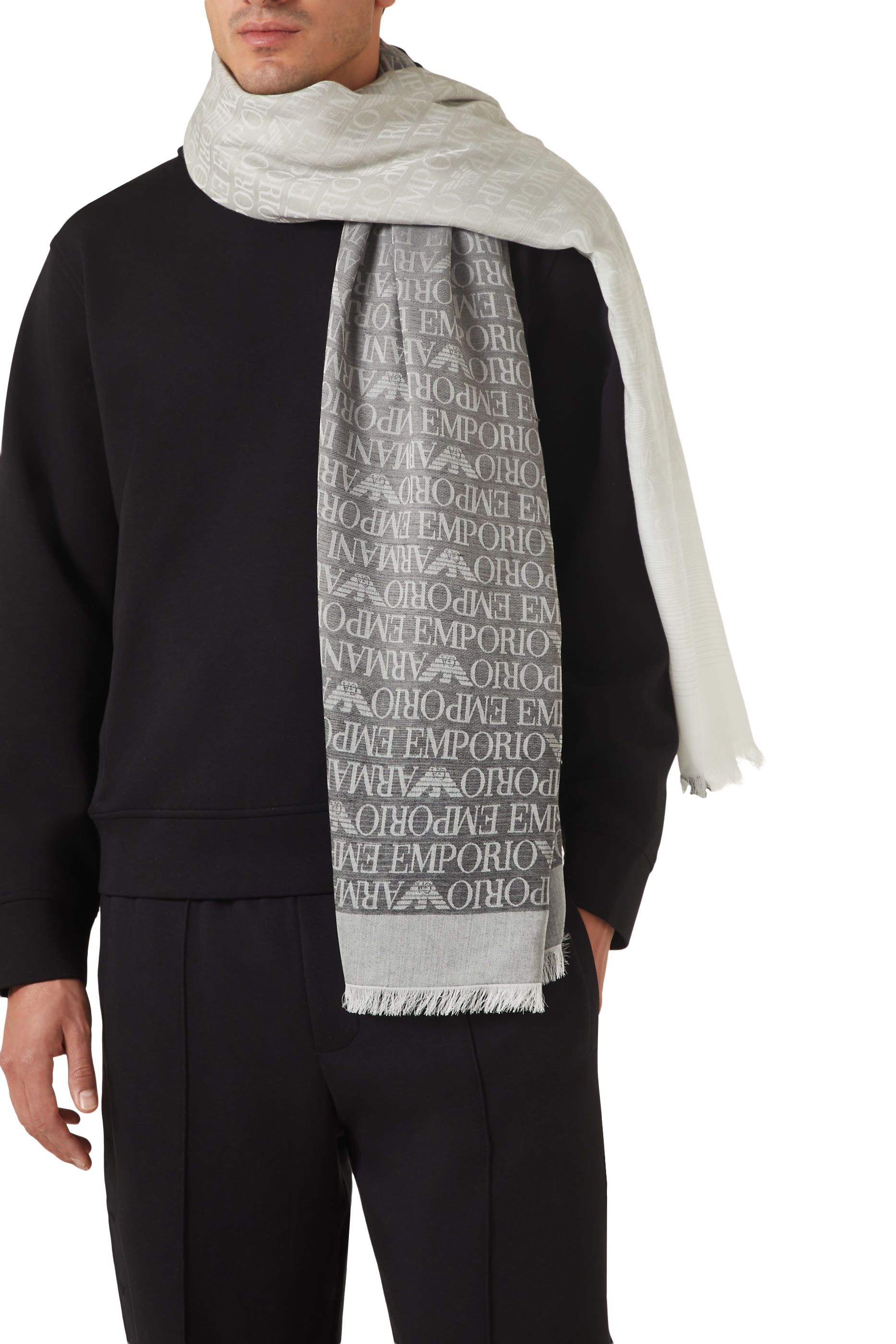 وشاح بشعار الماركة بلون متدرج