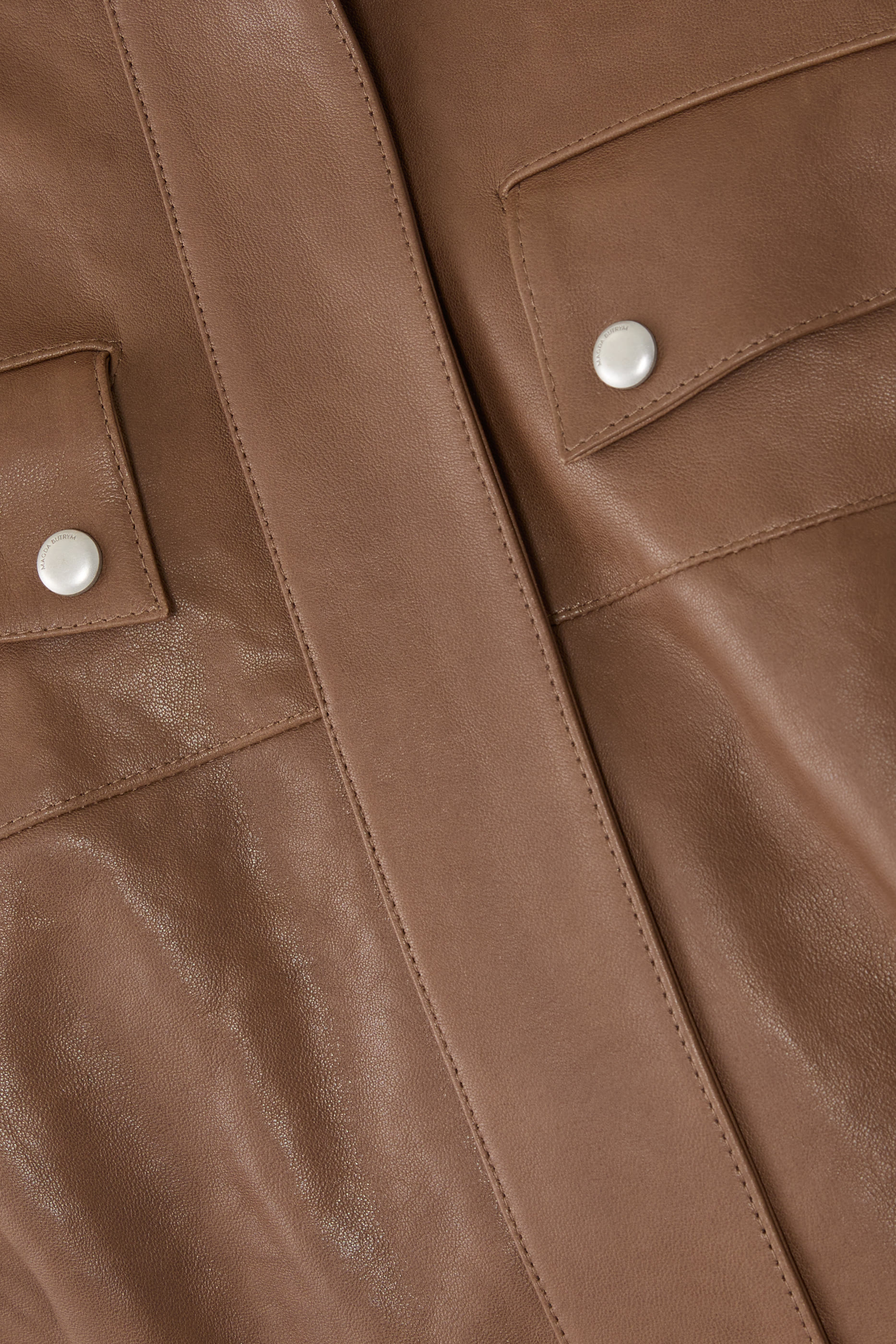 جاكيت بقصة فضفاضة جلد