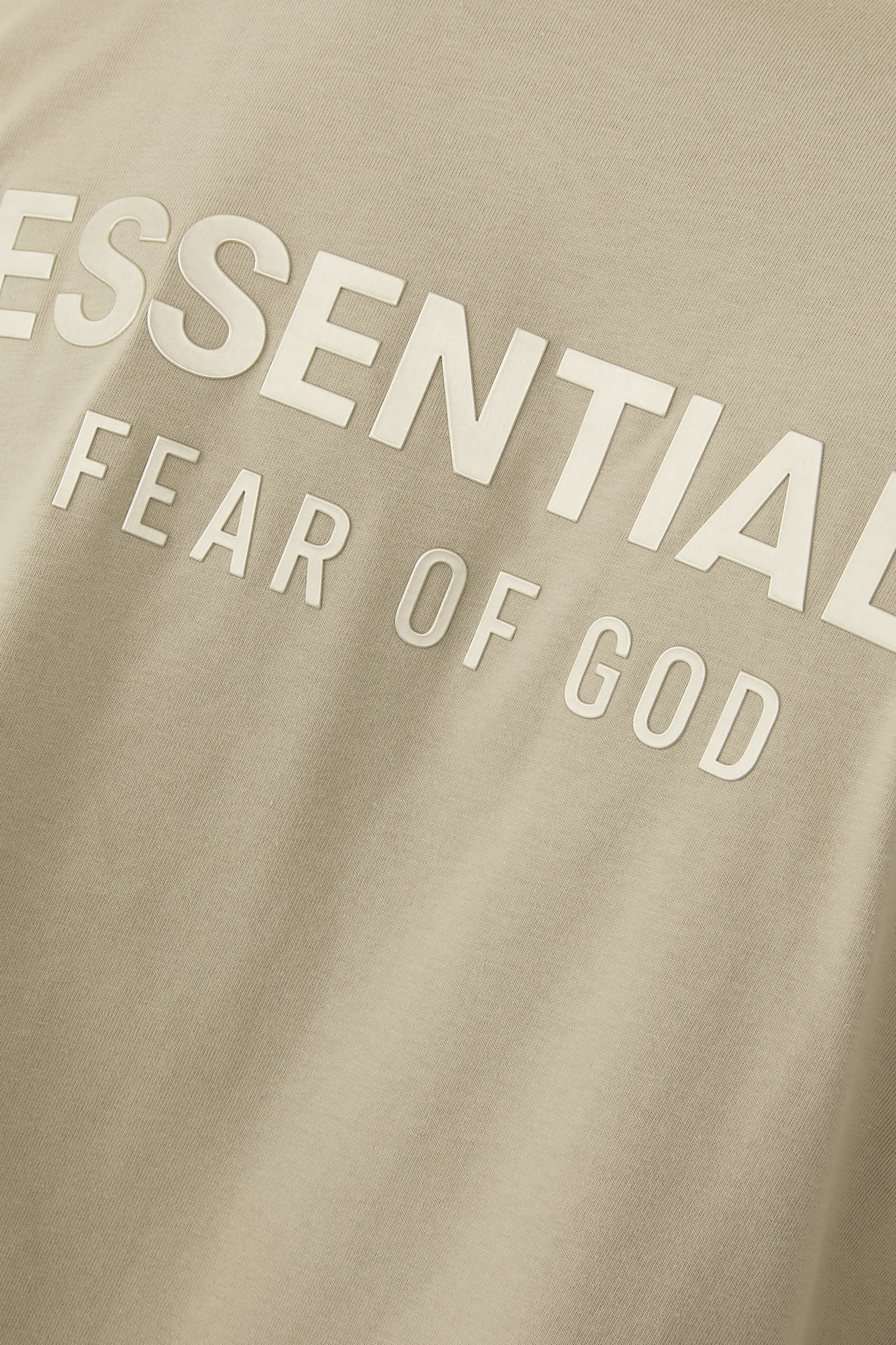 تيشيرت مزين بشعار الماركة