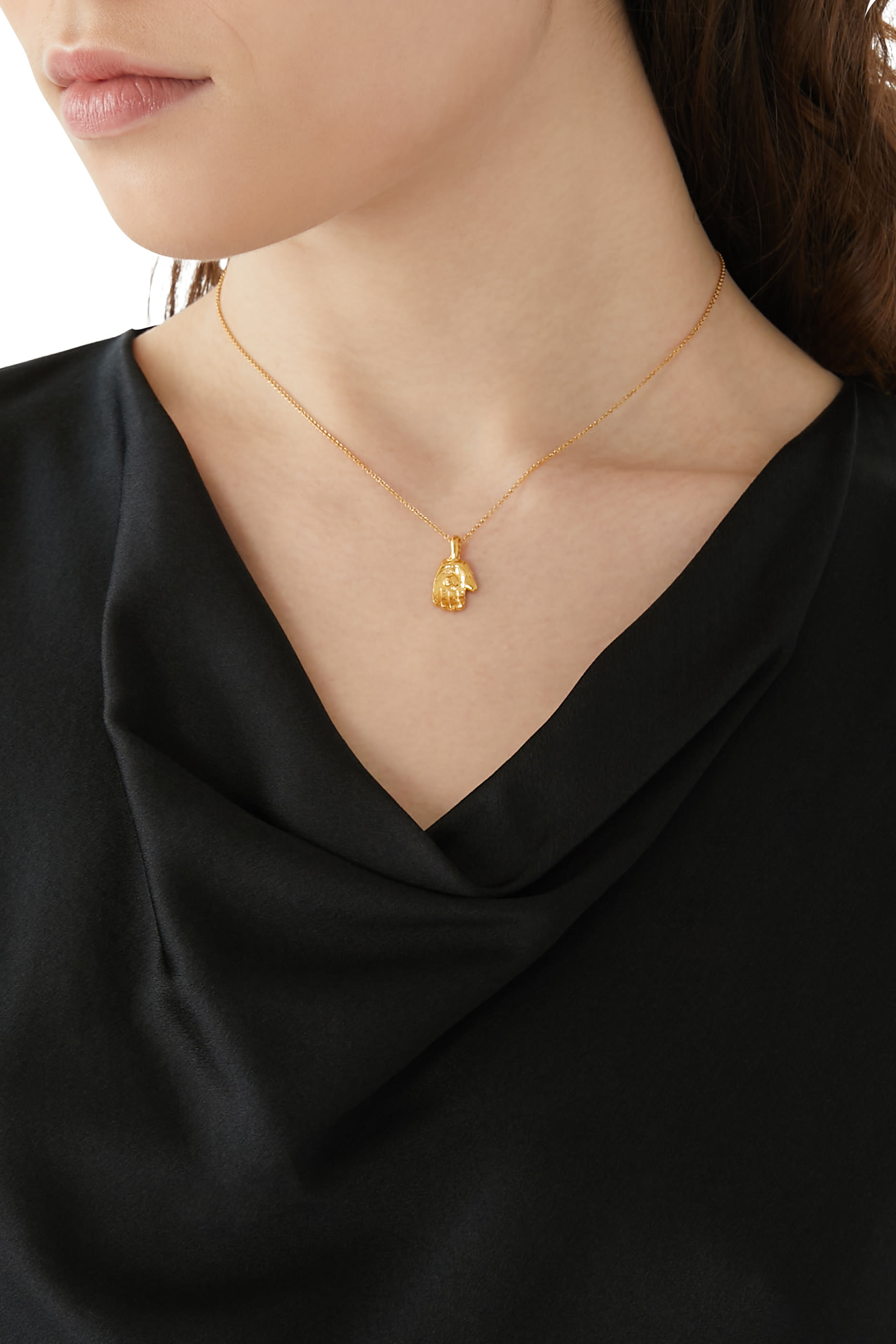 قلادة ذا تيكن لوف بتصميم تميمة