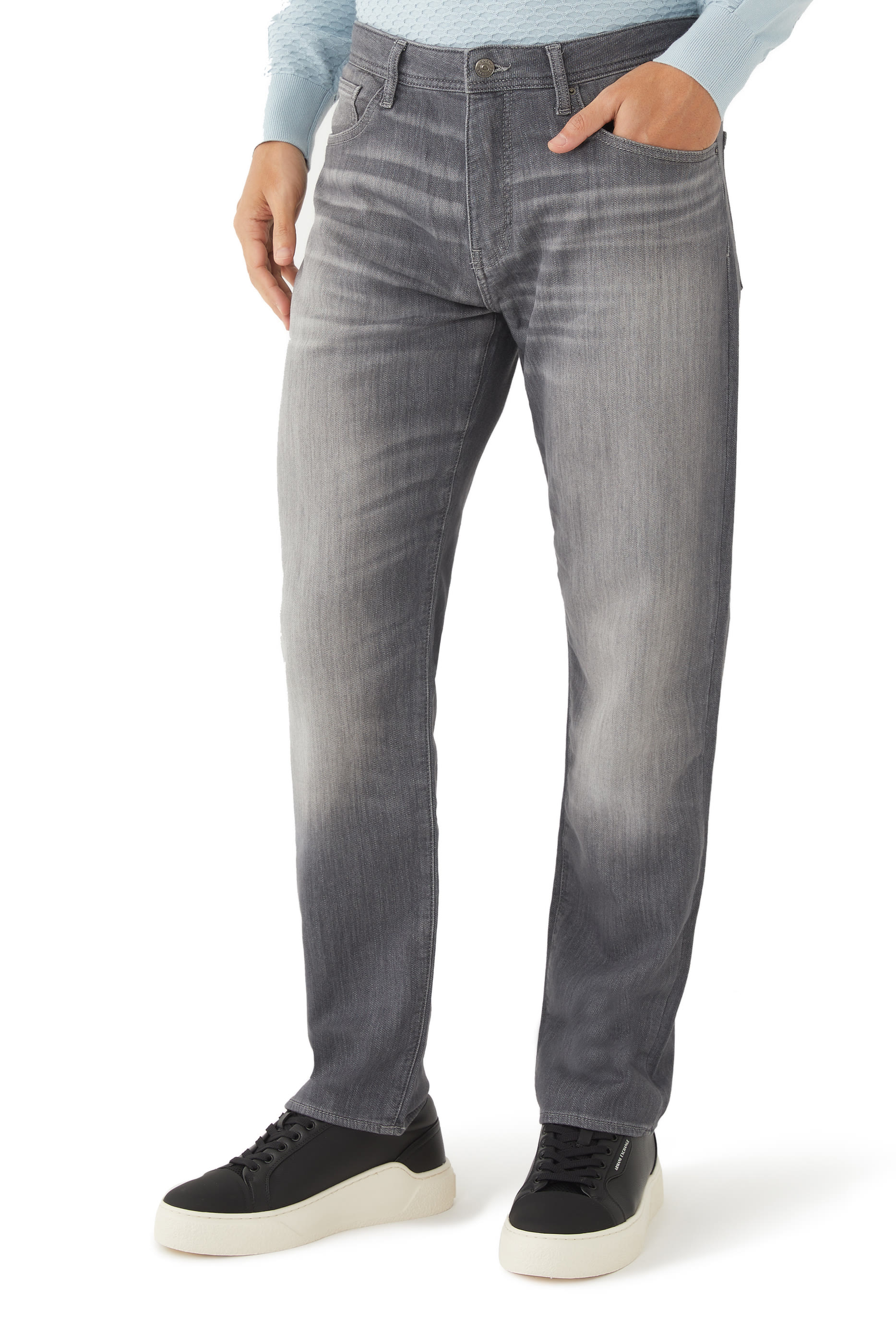 بنطال جينز بقصة ضيقة