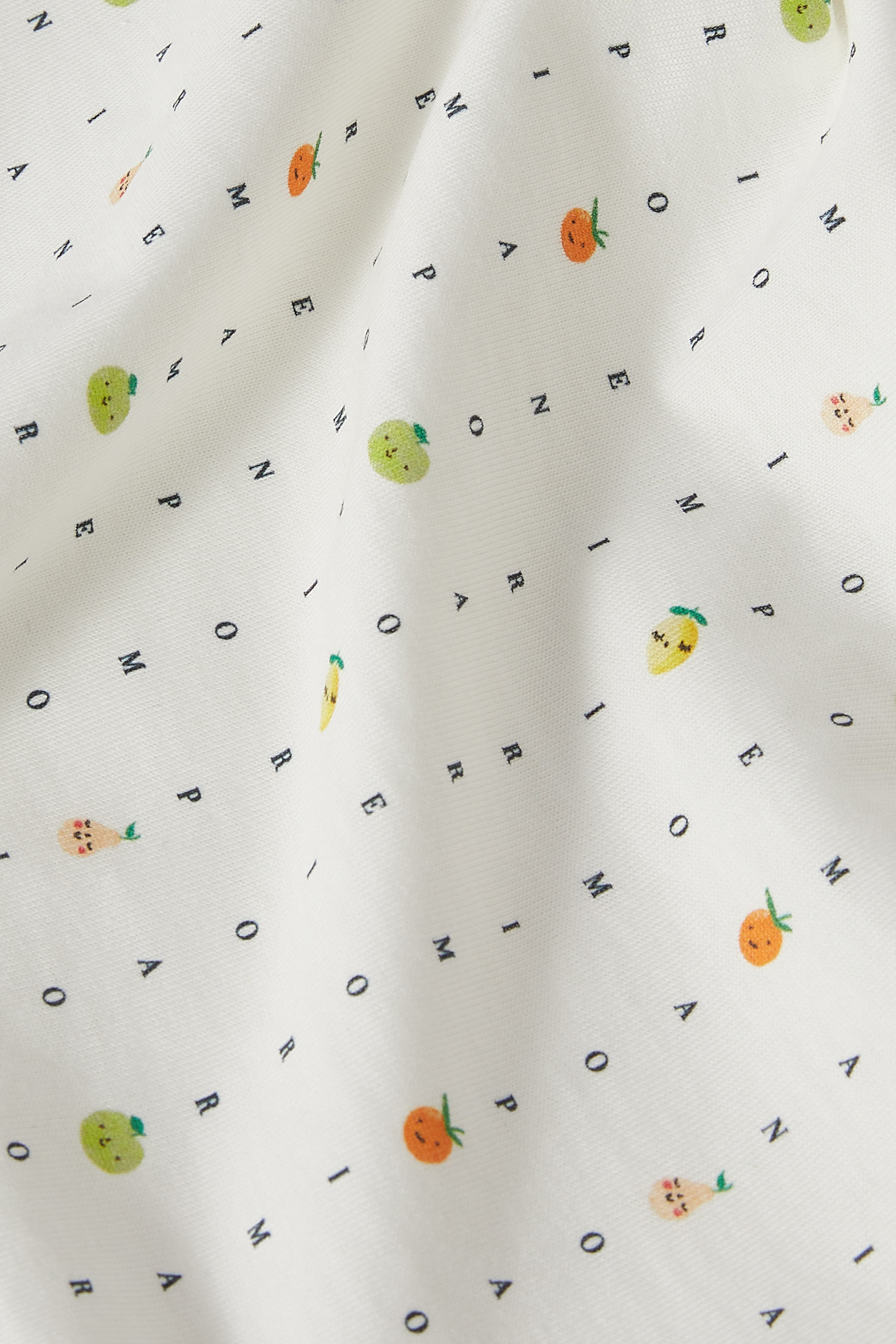 بطانية بشعار الماركة للأطفال