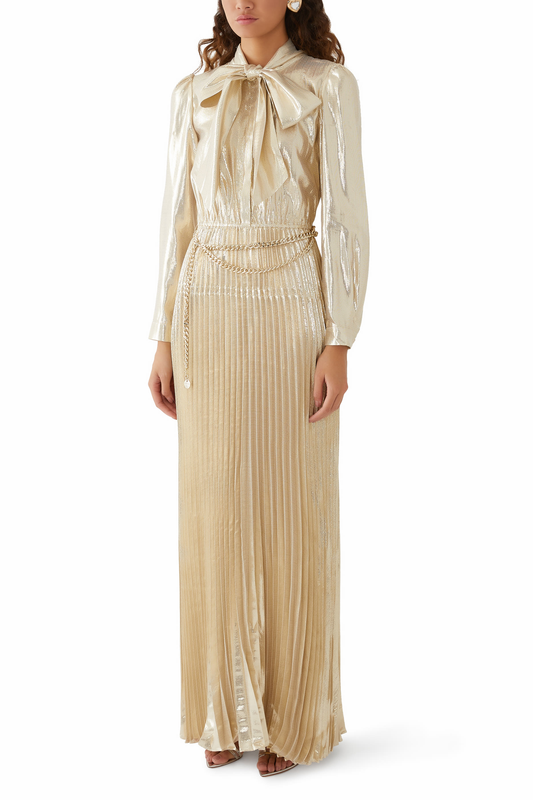 فستان طويل بربطة فيونكة