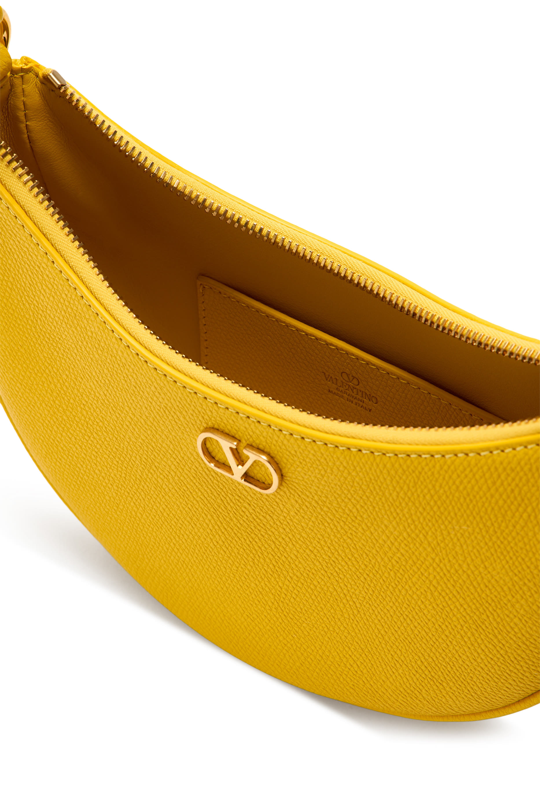 حقيبة هوبو صغيرة بشعار الماركة