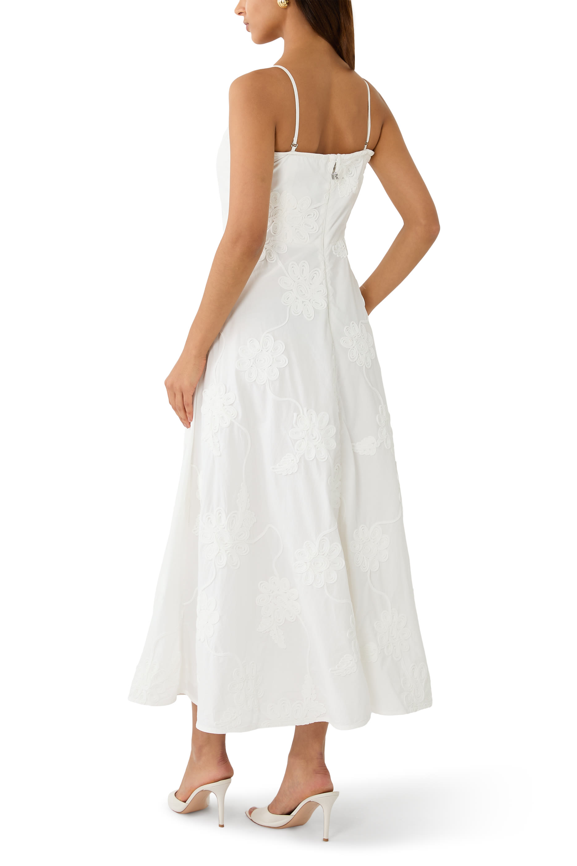 فستان بتطريزات زهور