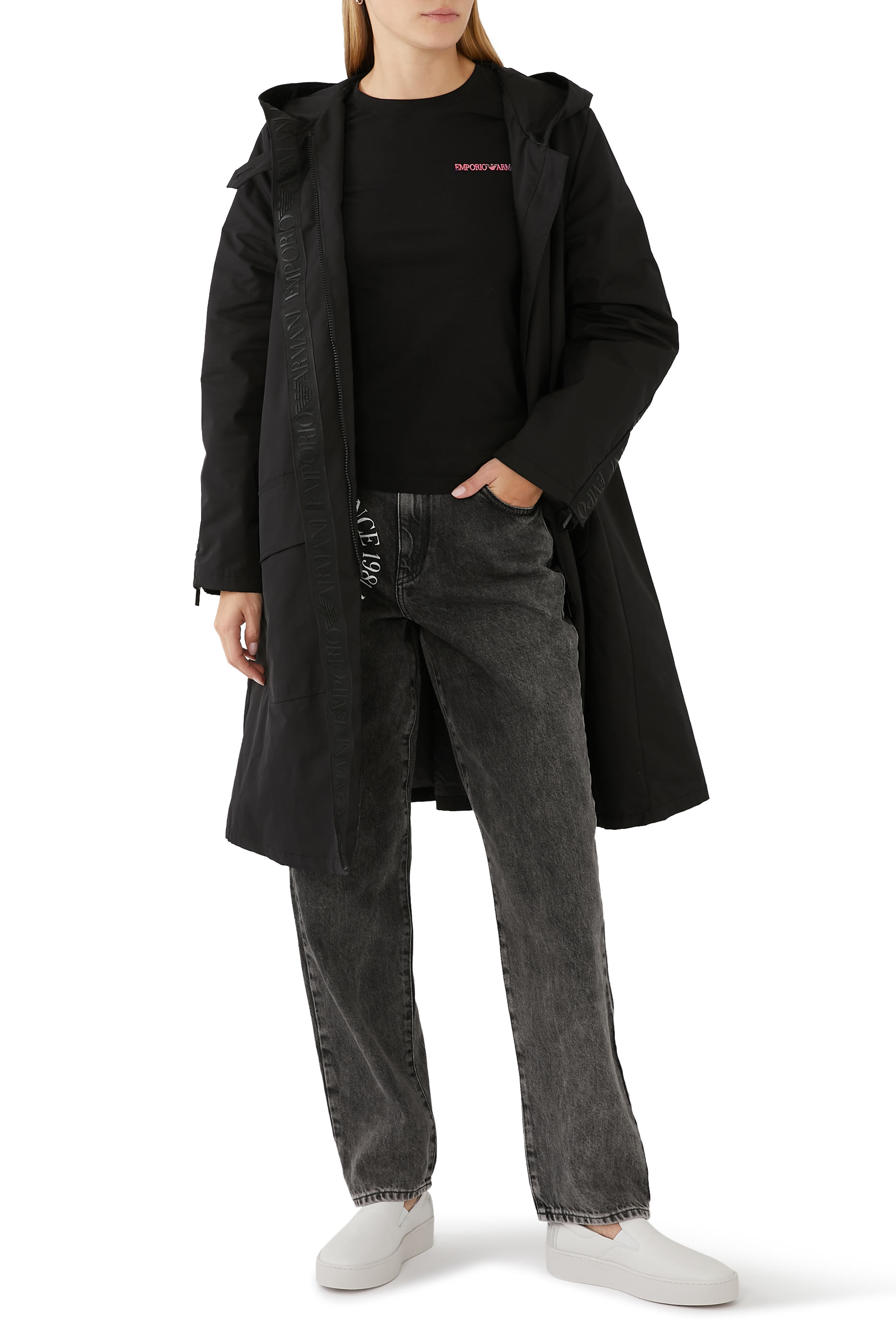 تيشيرت مطرز بشعار الماركة