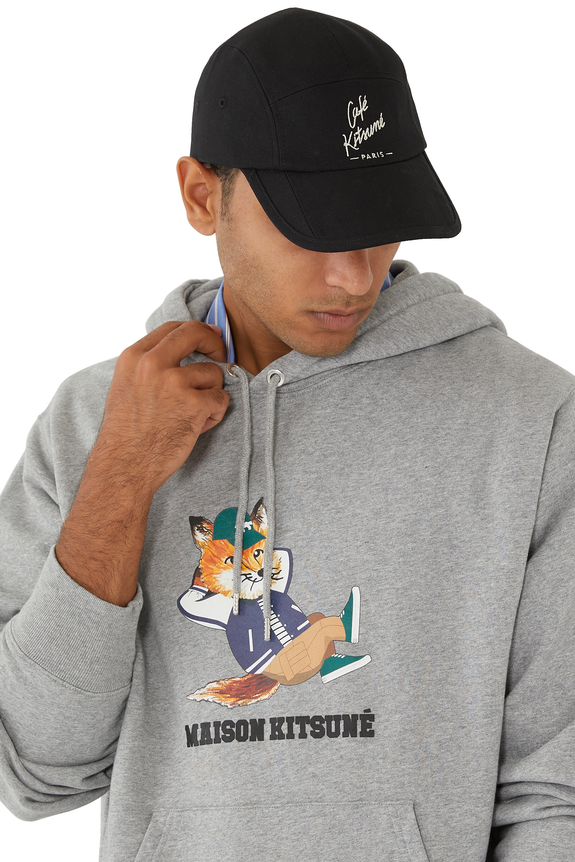 كاب مطرز مقسم بخمسة أجزاء