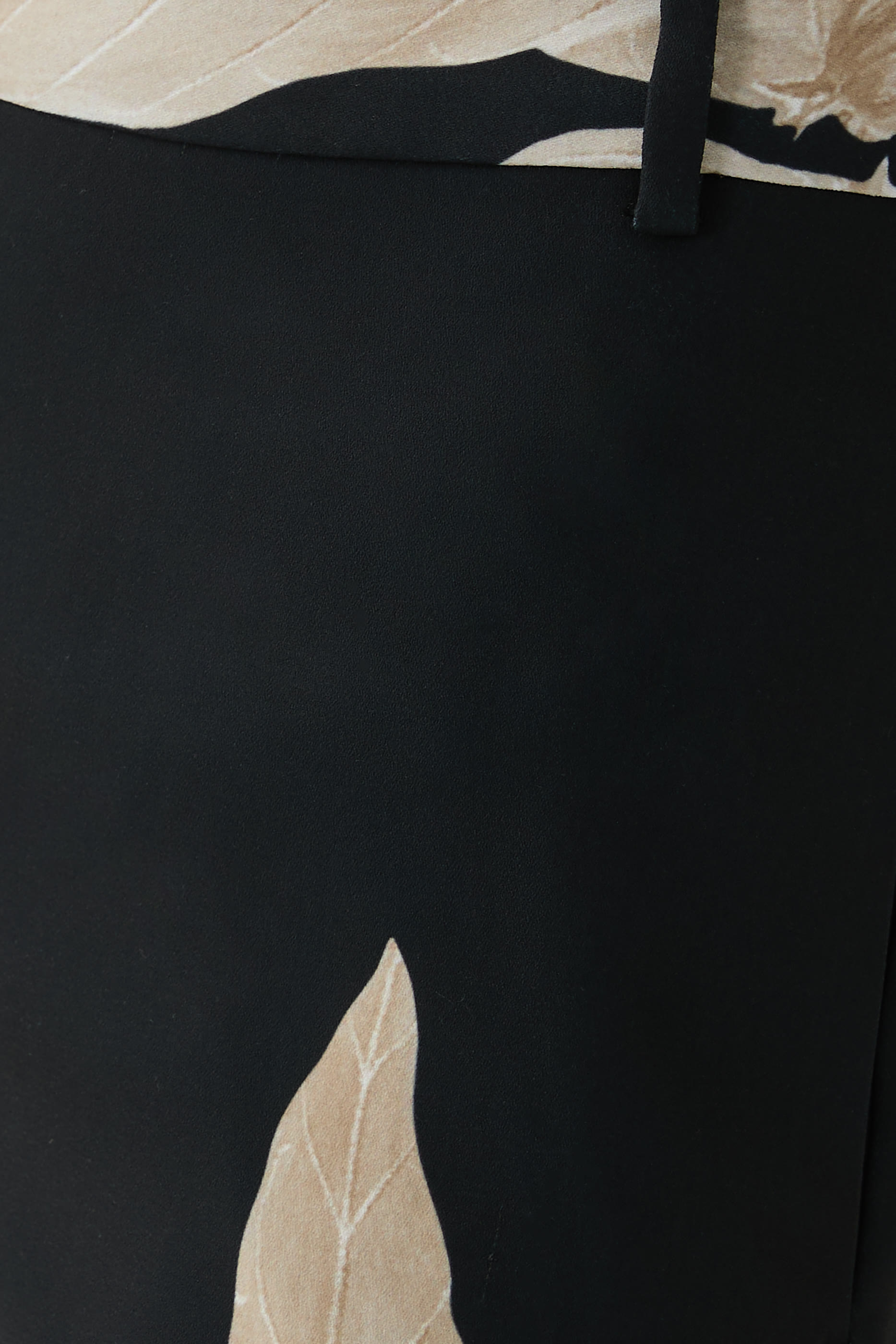 بنطال نيرو بقصة ساق واسعة