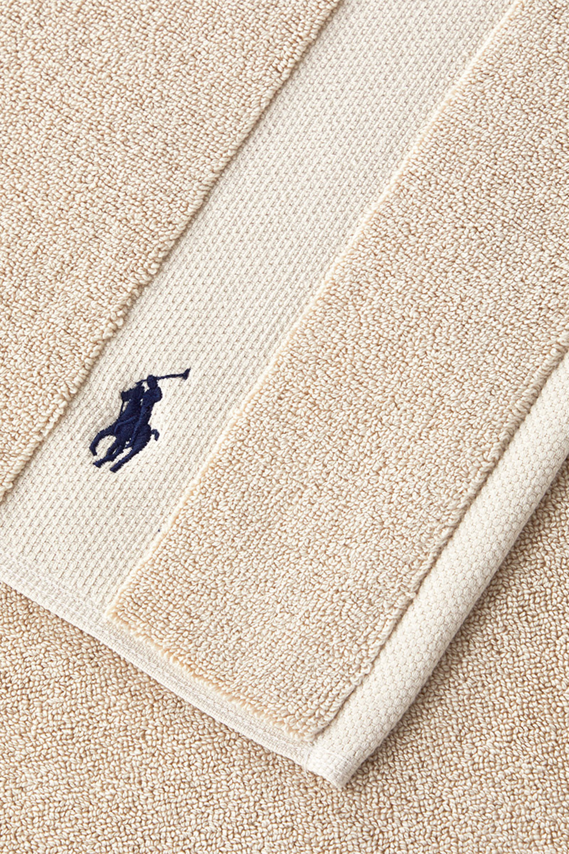 دواسة حمام بشعار الماركة