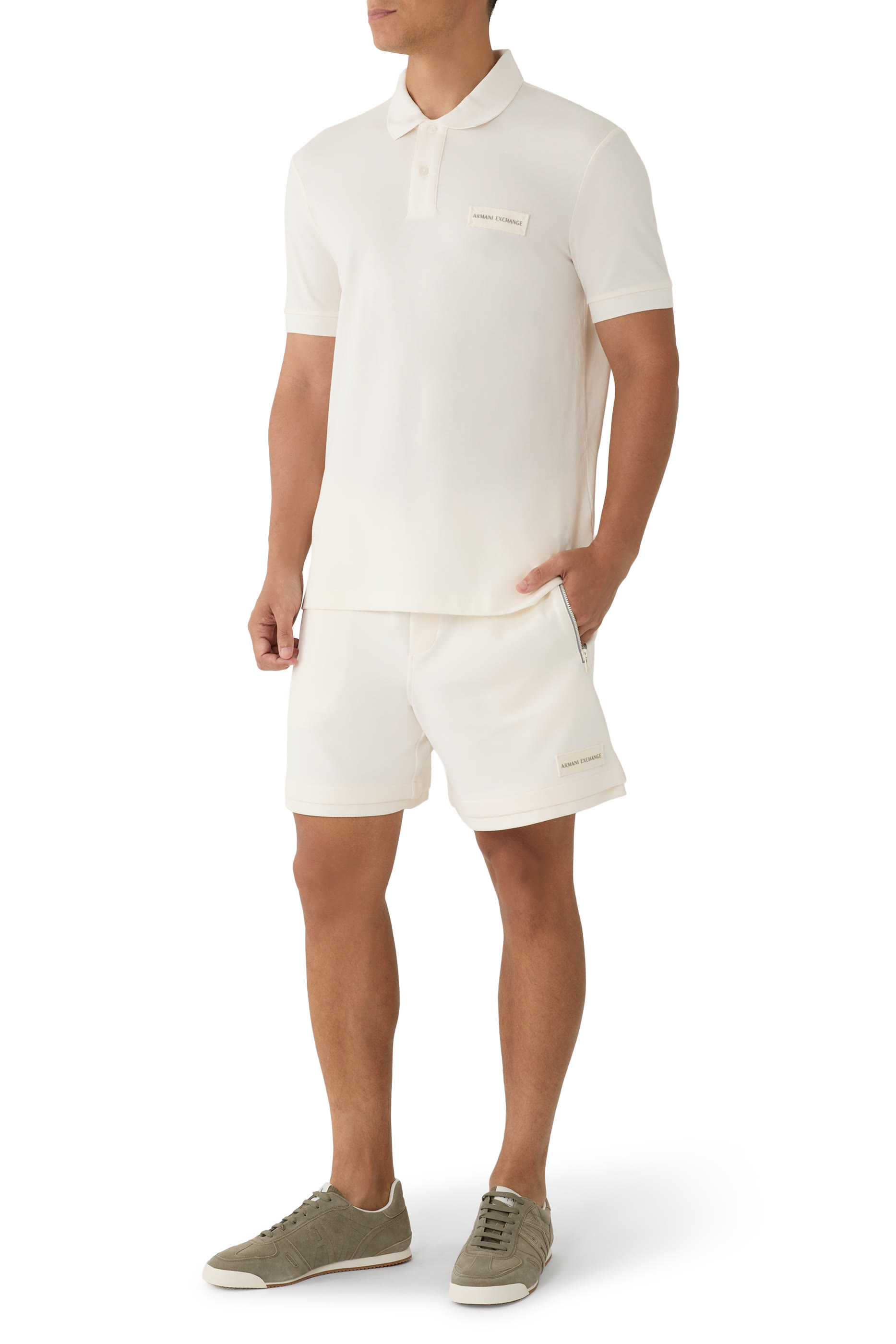 سنيكرز قماش تقني بشعار الماركة