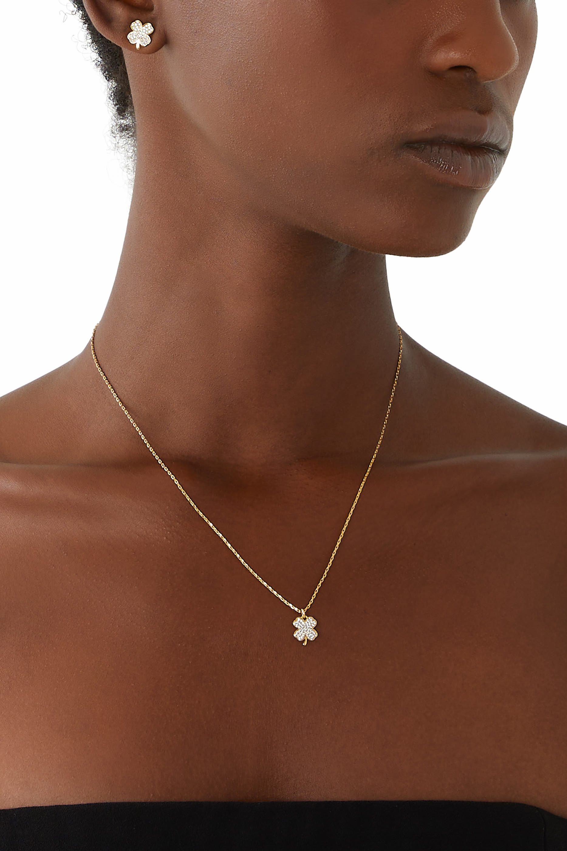 قلادة بدلاية بحلية الحظ بشكل زهرة البرسيم مرصعة بأحجار زركونيا مكعبة معدن مطلي