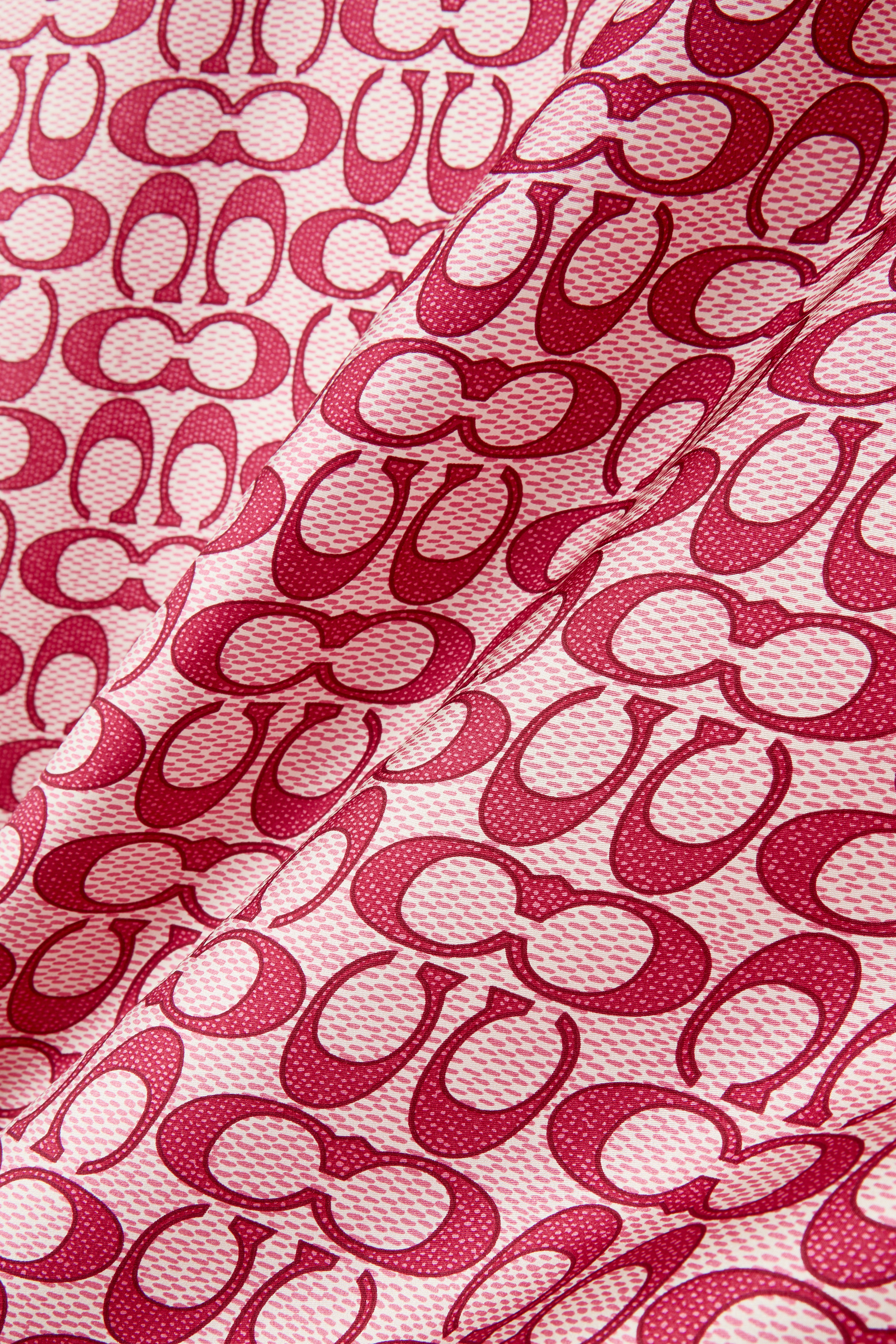 وشاح مربع كلاسيكي بطبعة شعار الماركة حرير