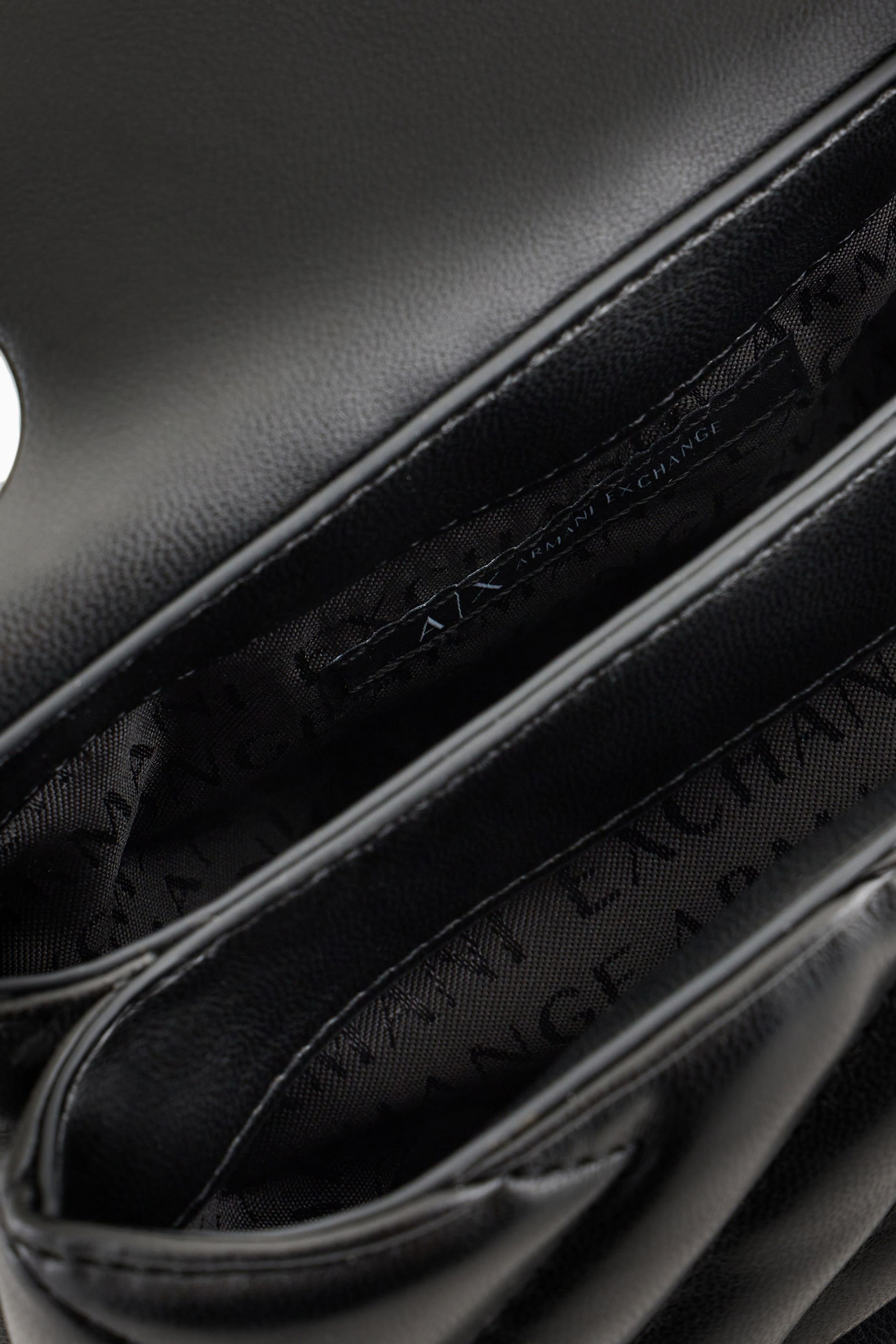 حقيبة كروس فيكتوريا صغيرة