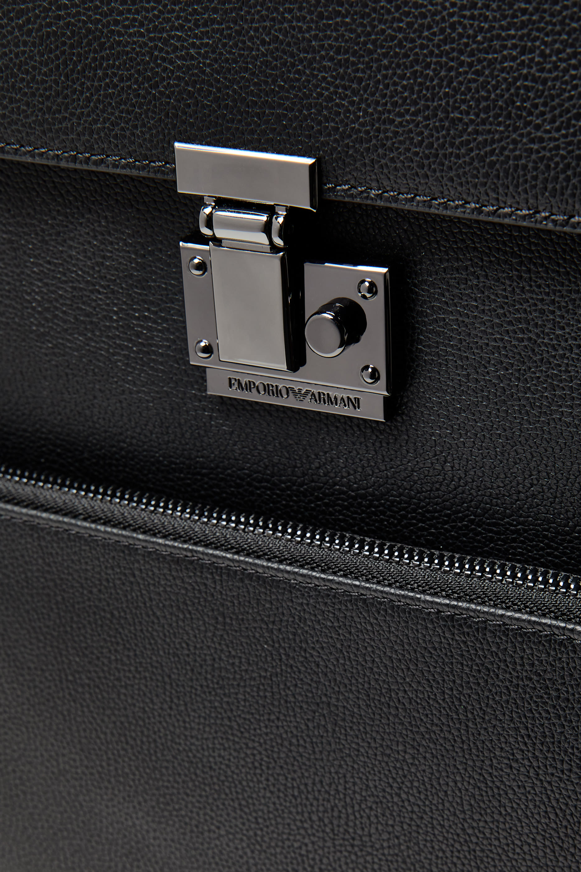 حقيبة ظهر بتصميم مسطح جلد مموج