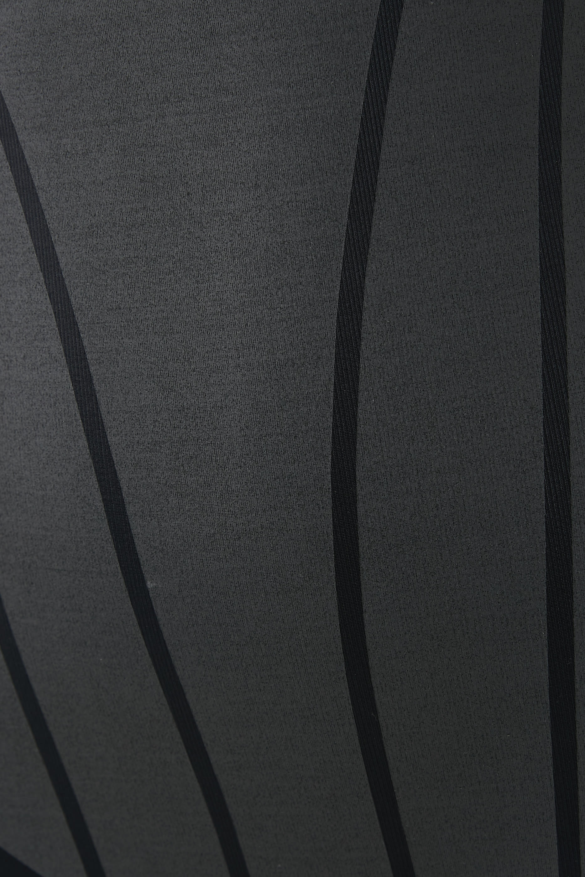 بودي سوت أونكور مفتوح الصدر بطول منتصف الفخذ 