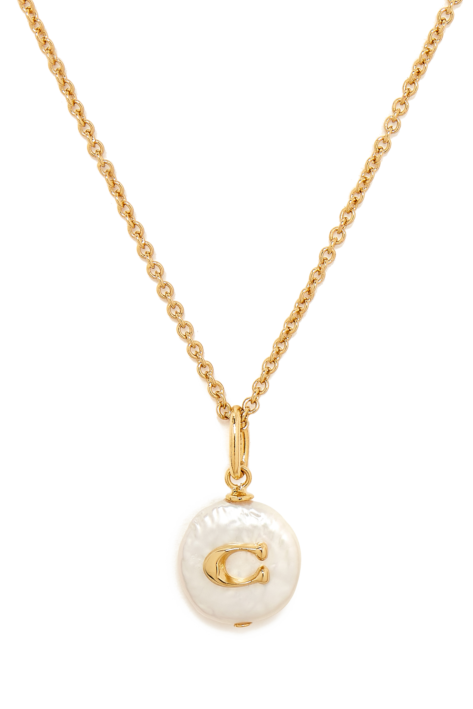 قلادة بدلاية بتصميم عملة معدنية مرصعة باللؤلؤ وحلية حرف شعار الماركة