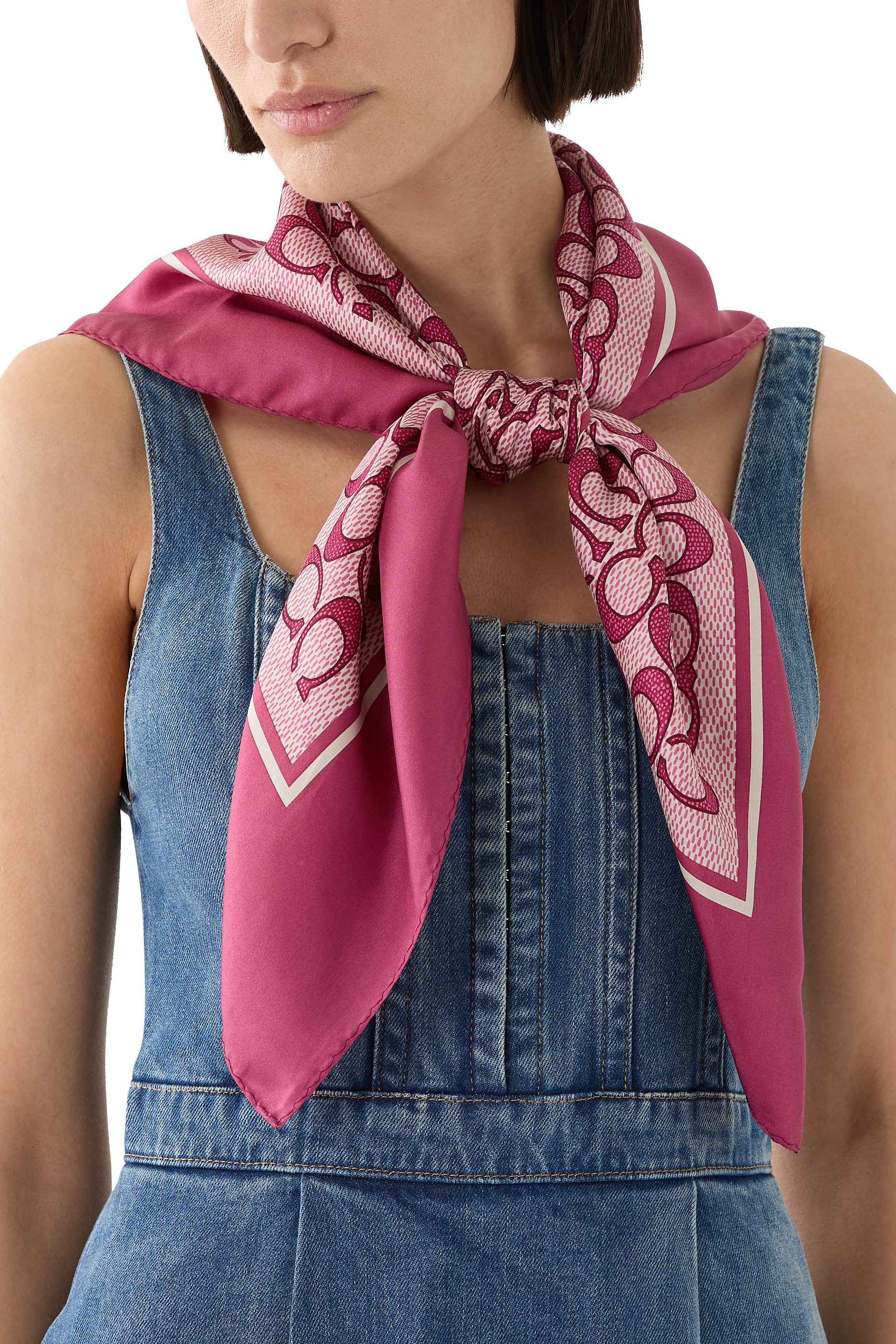 وشاح مربع كلاسيكي بطبعة شعار الماركة حرير