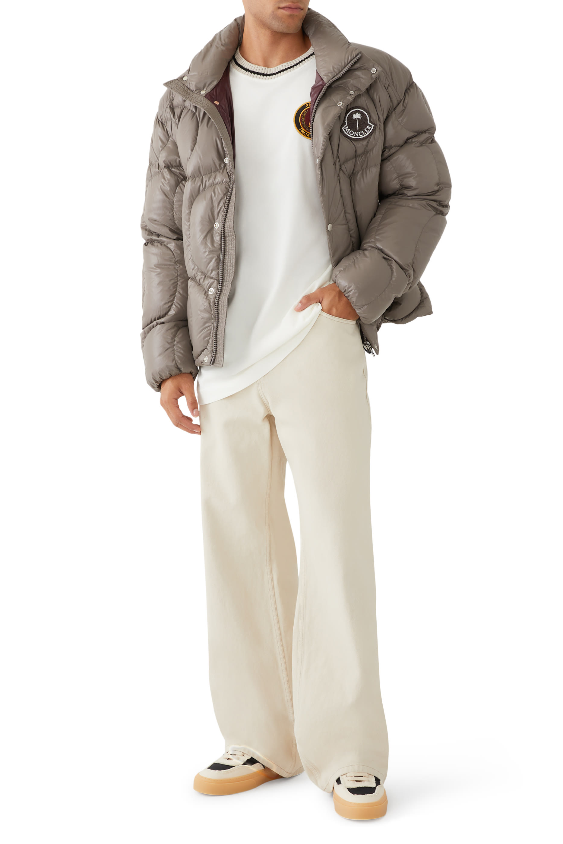 تيشيرت يرقعة شعار الماركة