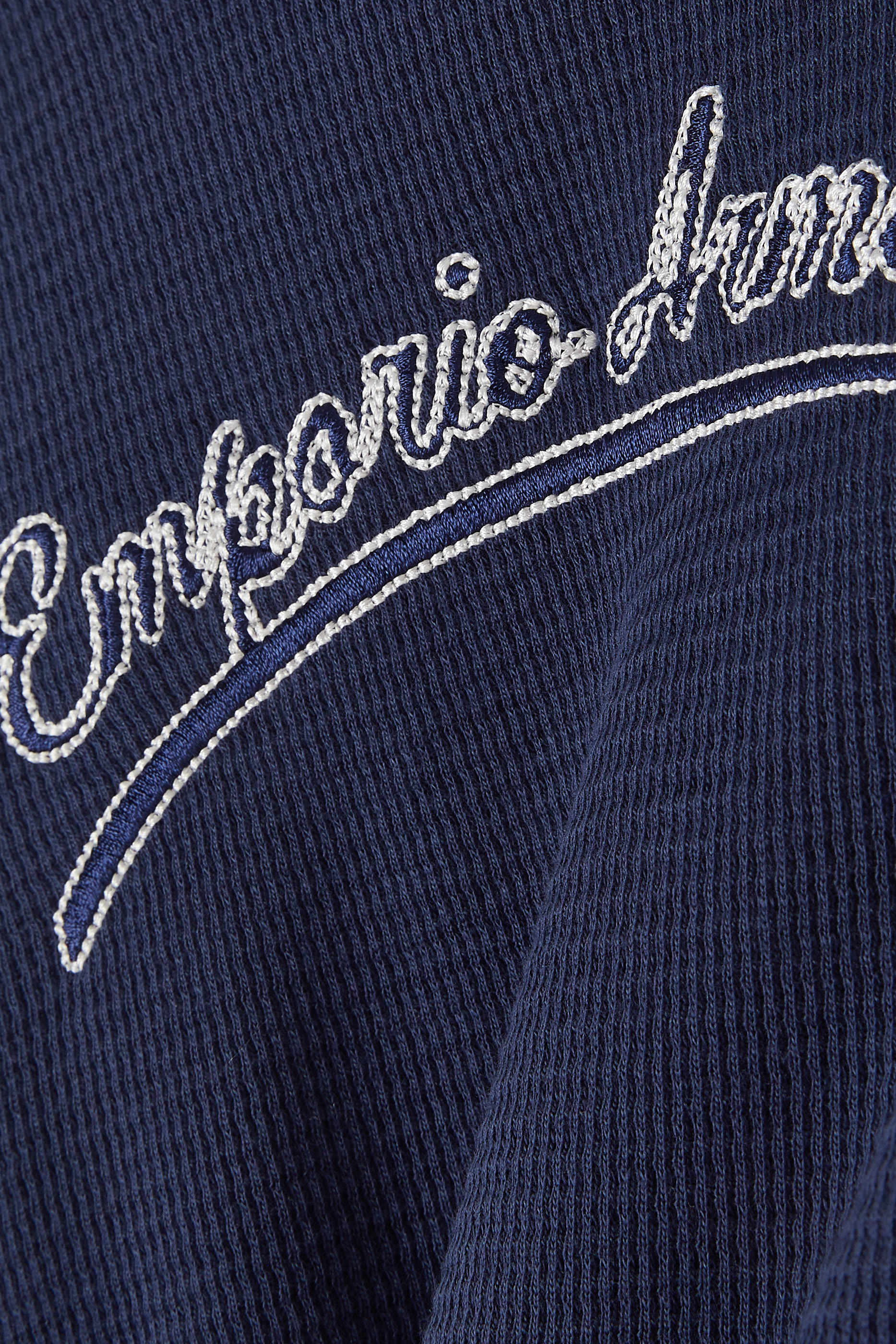 تيشيرت بتطريز شعار الماركة للاطفال